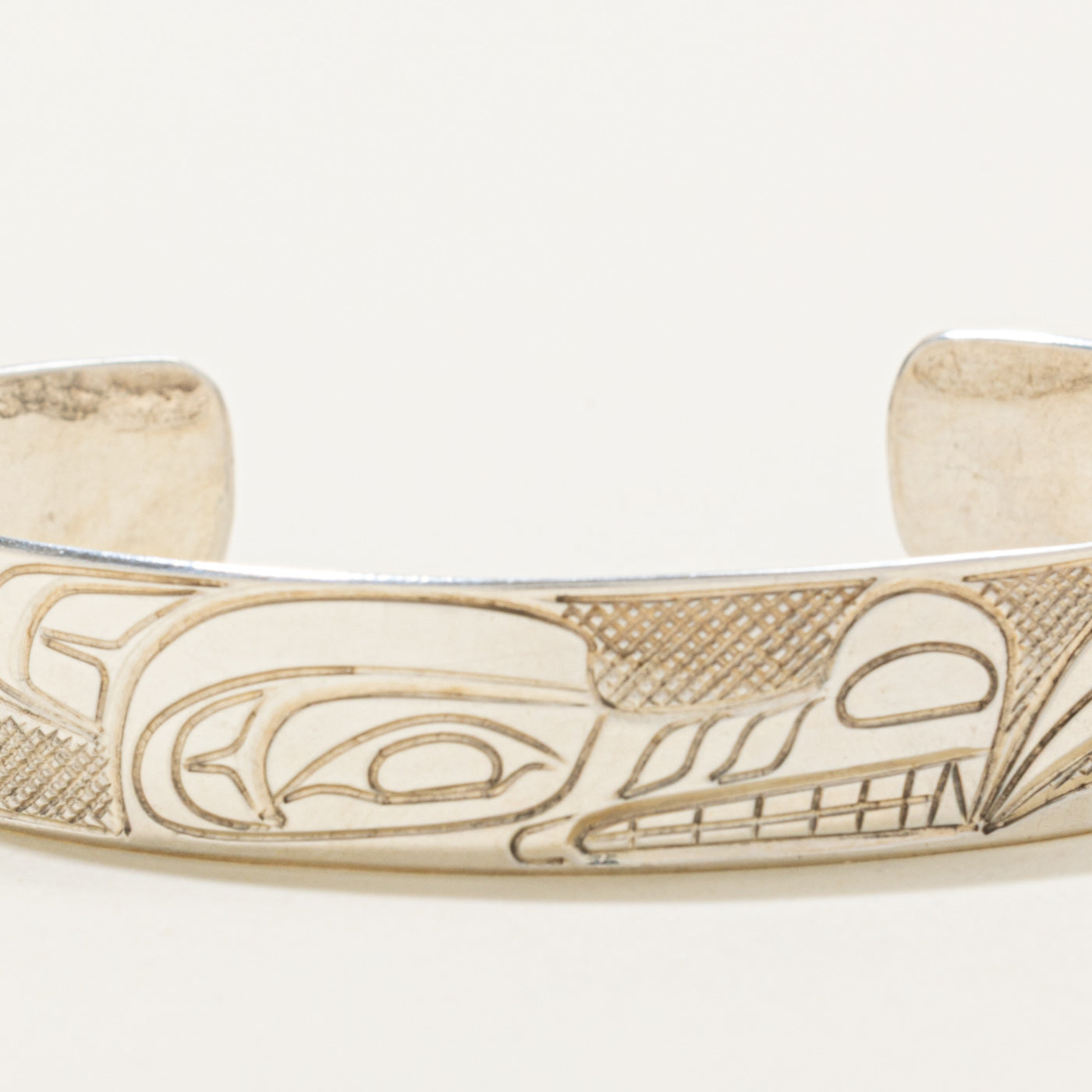 'Travis Henry' Sterling Silver Indigenous Carved Wolf Cuff | 6"