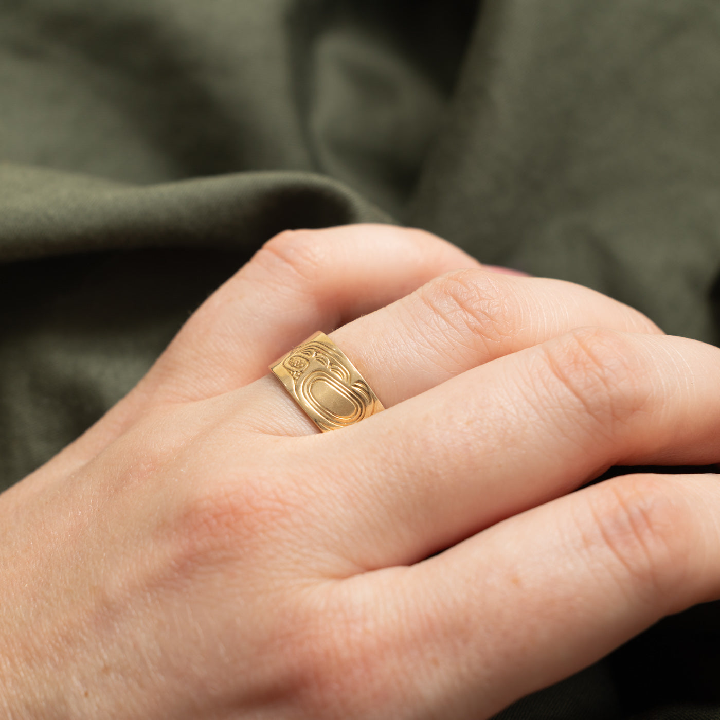 14k Yellow Gold Indigenous Carved Bird Ring | SZ 7.25