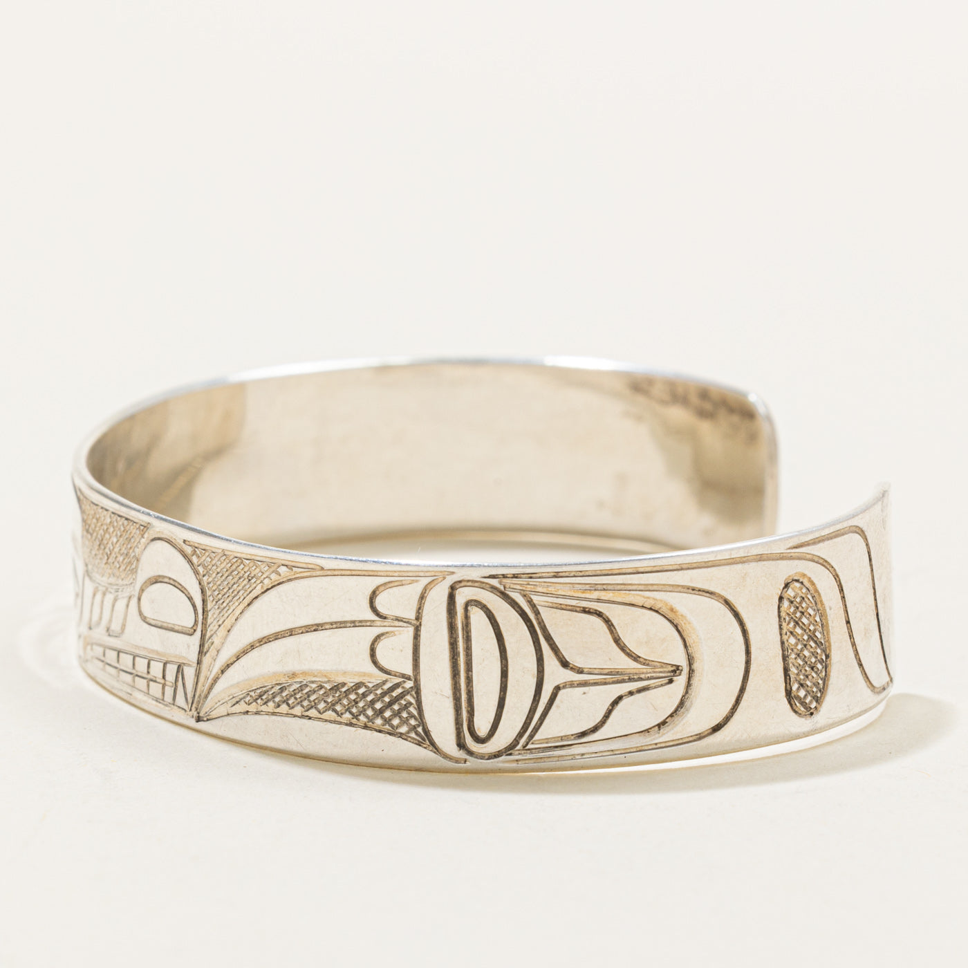 'Travis Henry' Sterling Silver Indigenous Carved Wolf Cuff | 6"