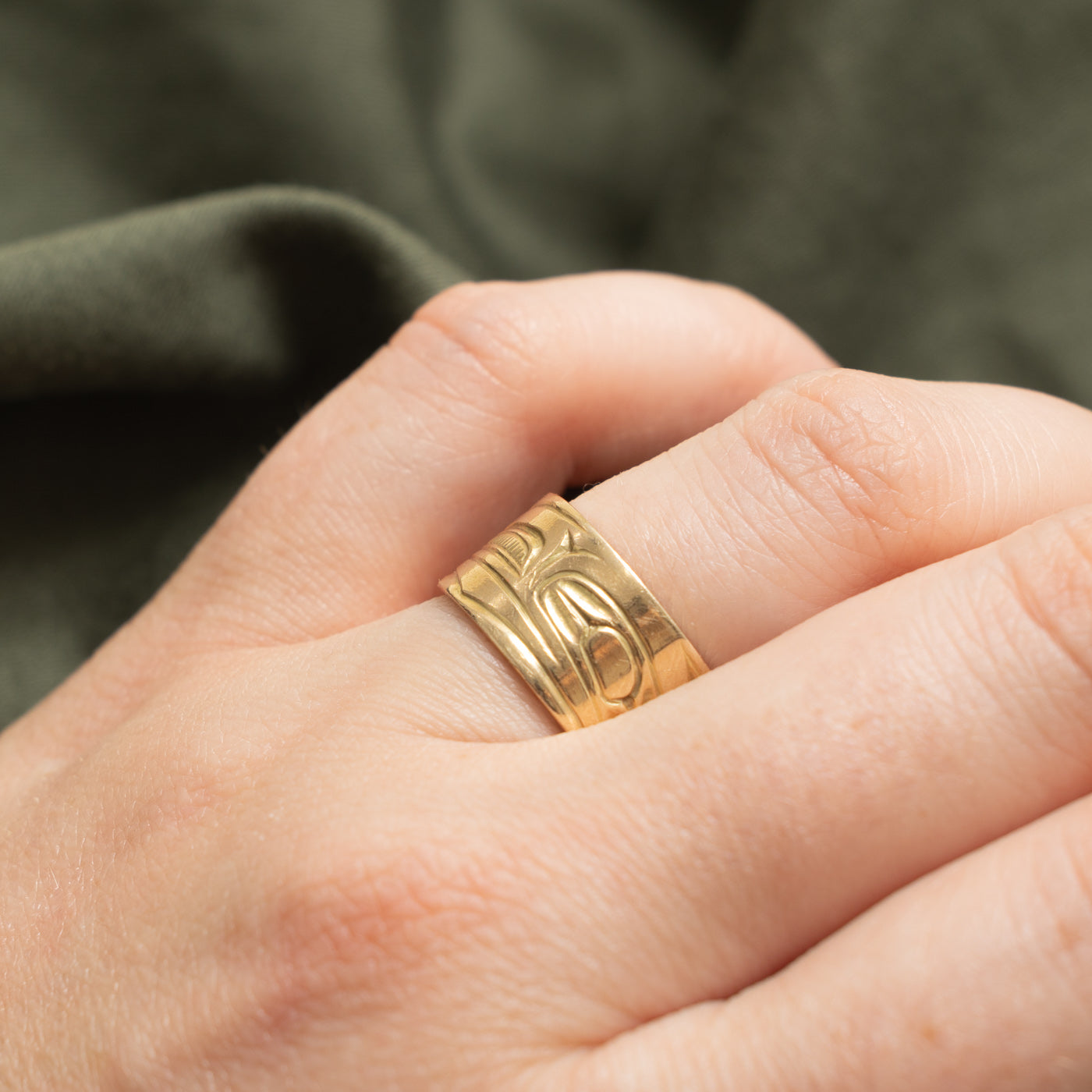 14k Yellow Gold Indigenous Carved Raven Ring | SZ 7.25