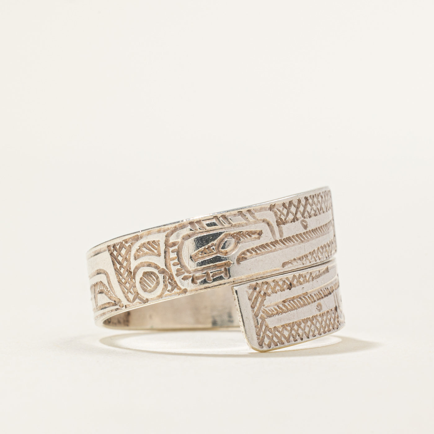 'Gilbert Pat' Sterling Silver Indigenous Carved Hummingbird Bypass Ring | SZ 10.5