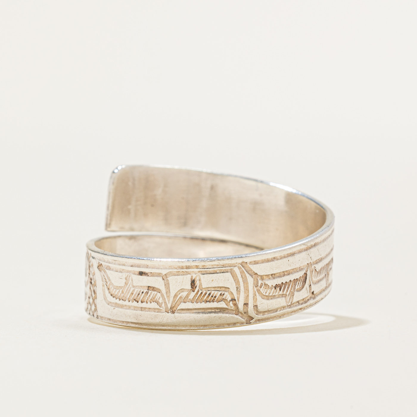 'Gilbert Pat' Sterling Silver Indigenous Carved Hummingbird Bypass Ring | SZ 10.5