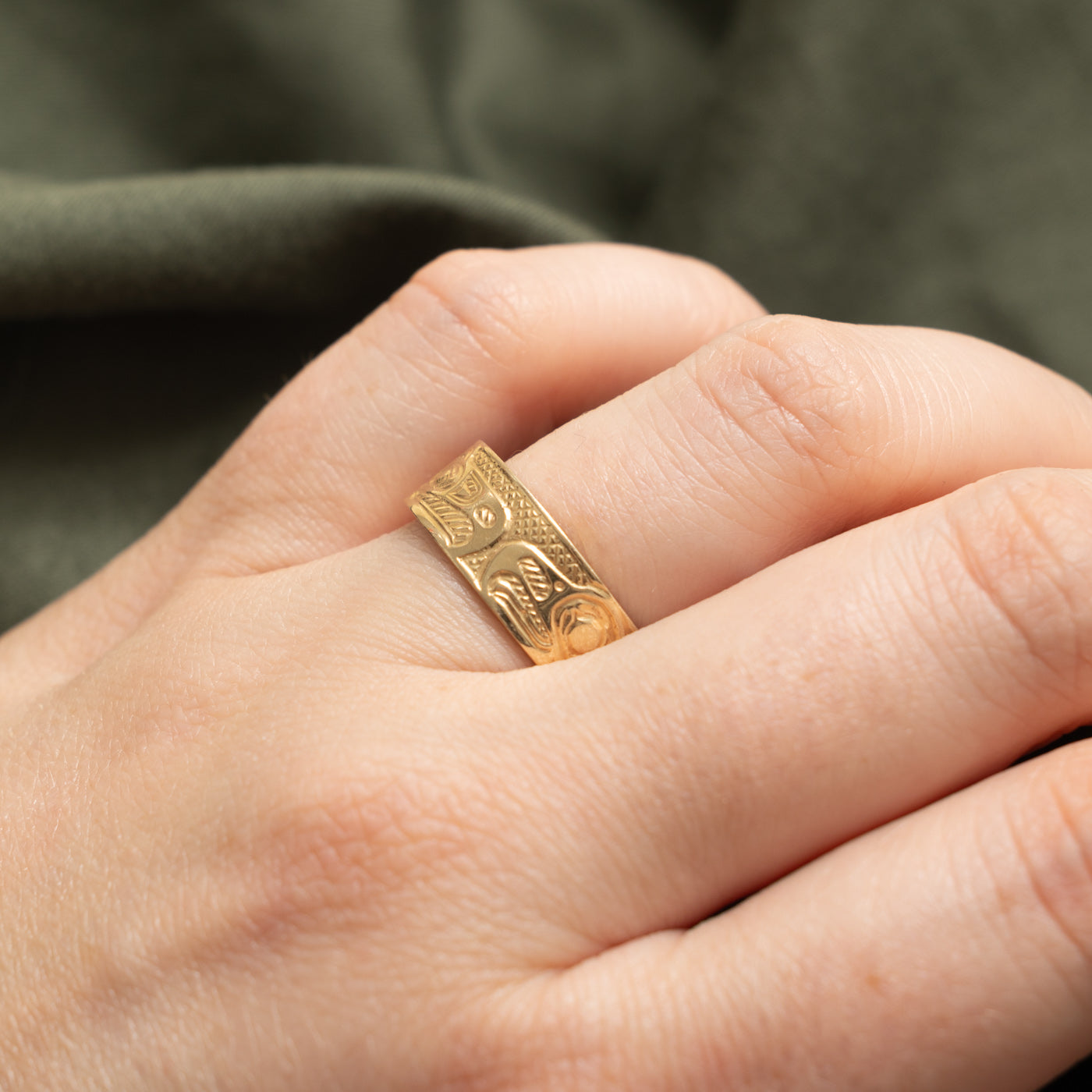 14k Yellow Gold Indigenous Carved Eagle & Raven Split Design Ring | SZ 9.0