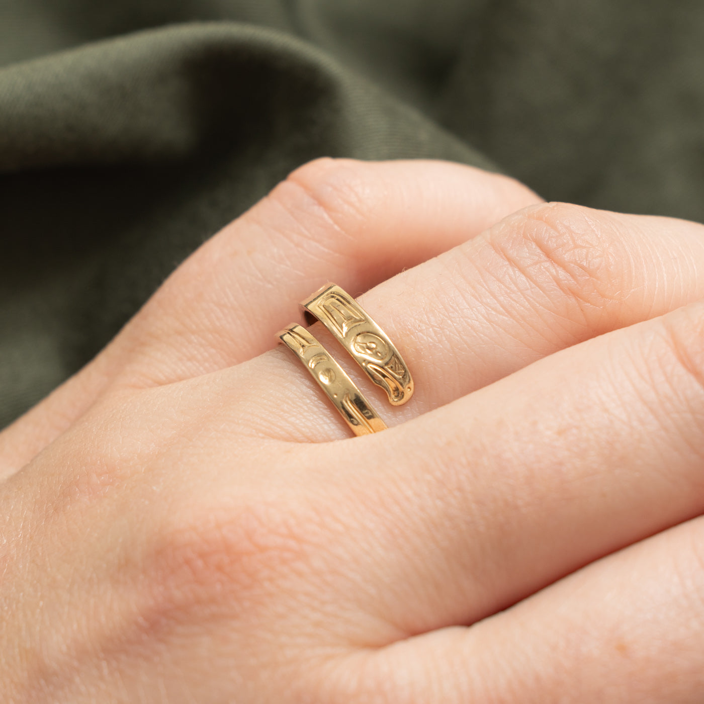 14k Yellow Gold Indigenous Carved Eagle Bypass Ring | SZ 8.0