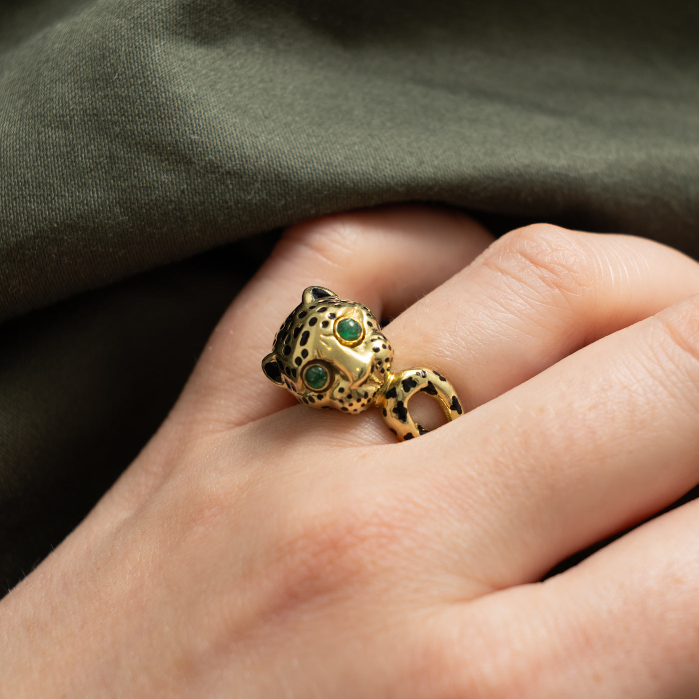 Vintage 'David Webb' Leopard Looped Tail Ring | 0.10ctw | SZ 7