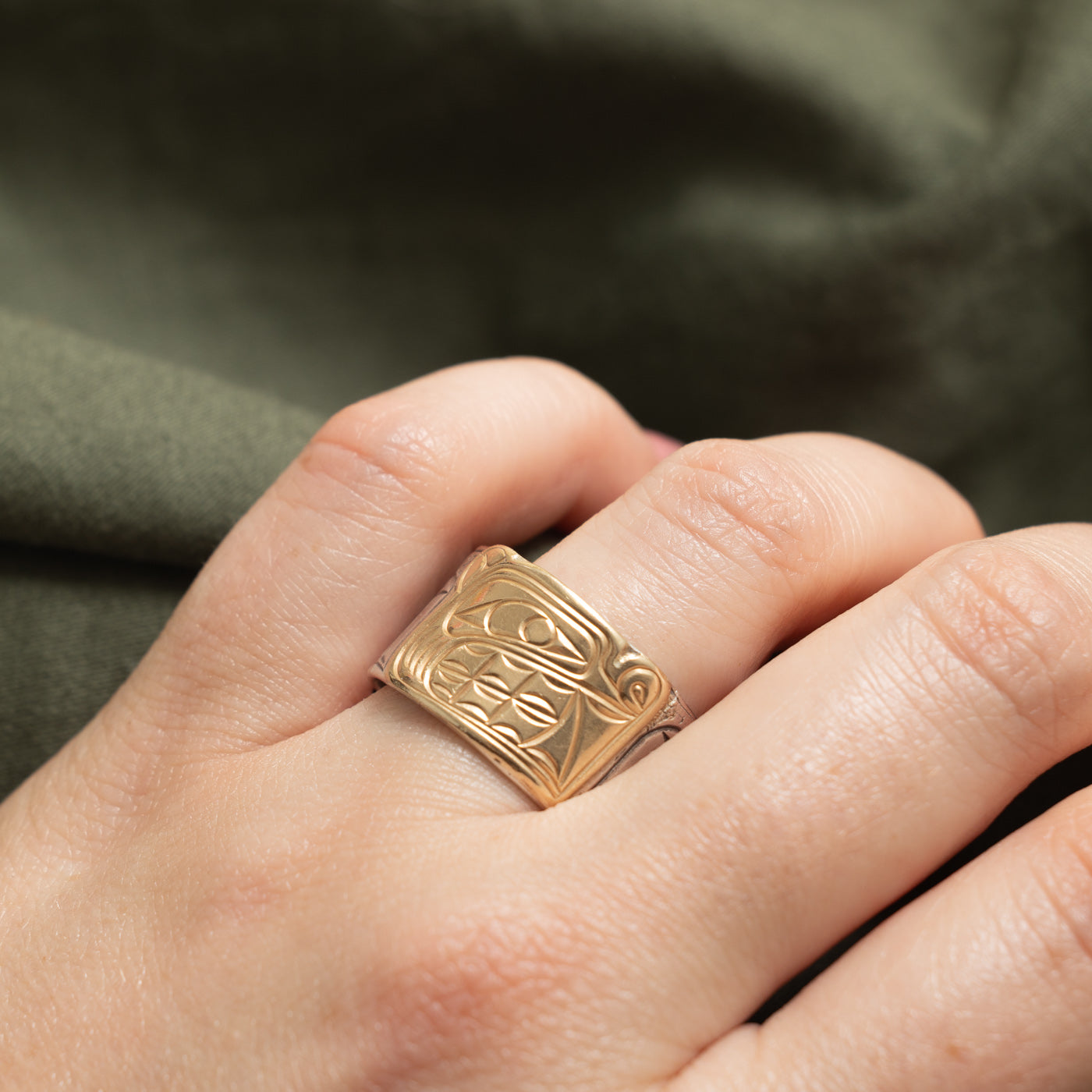 'Richard Lang' Sterling Silver and 14K Indigenous Carved Bear Ring | 12.8mm | SZ 10.75