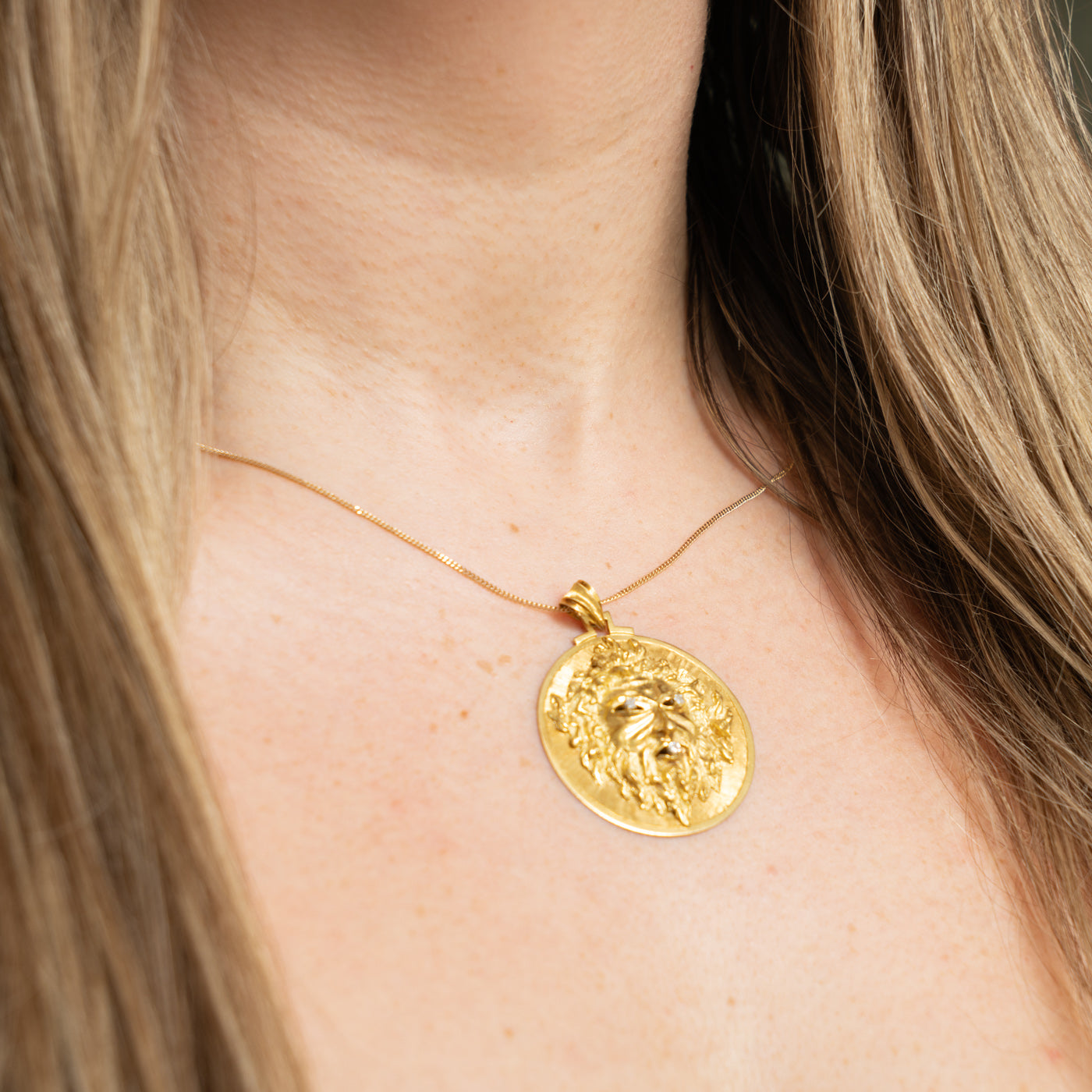 18k Diamond Face Medallion Pendant | 0.09ctw