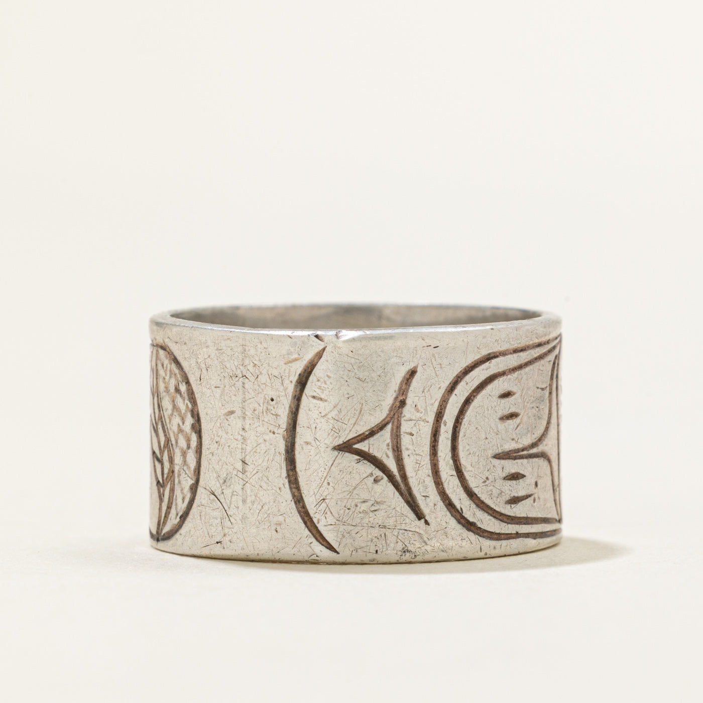 'Ray Dumont' Sterling Silver Indigenous Carved Hummingbird Ring | 10.5mm | SZ 5.5