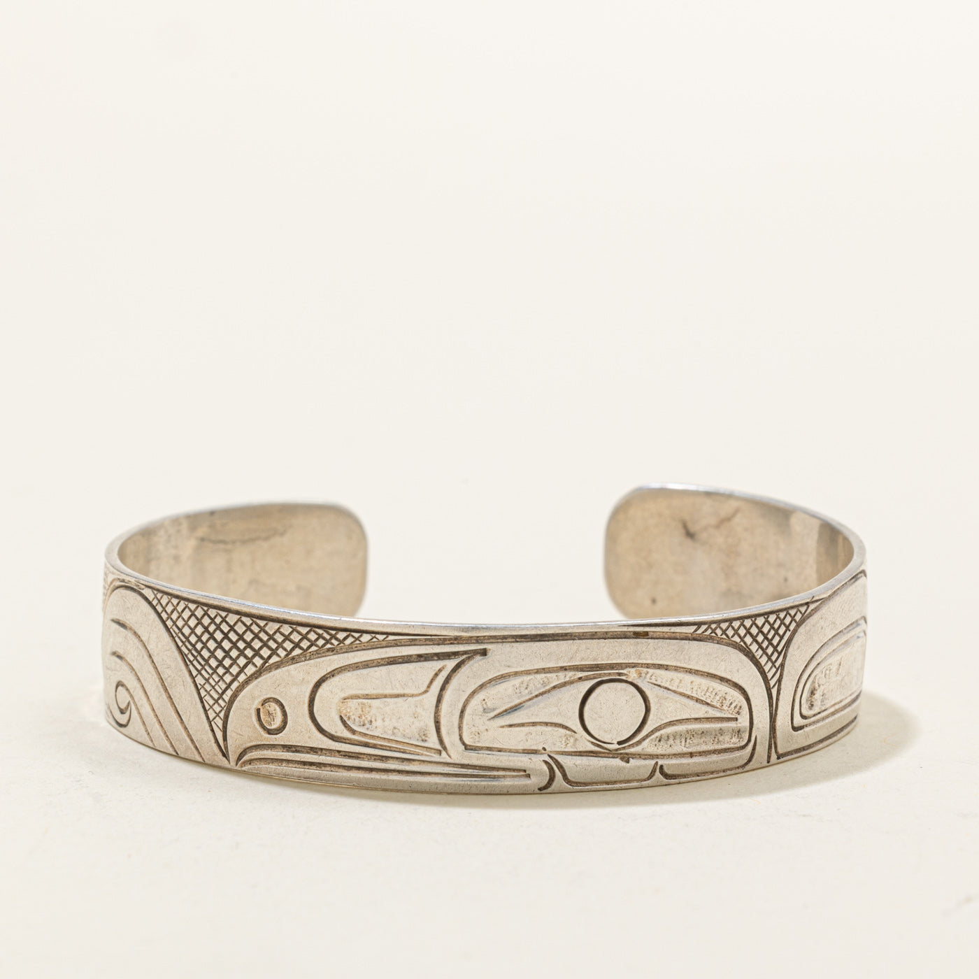 'Paddy Seaweed' Sterling Silver Indigenous Carved Bird Cuff | 6"
