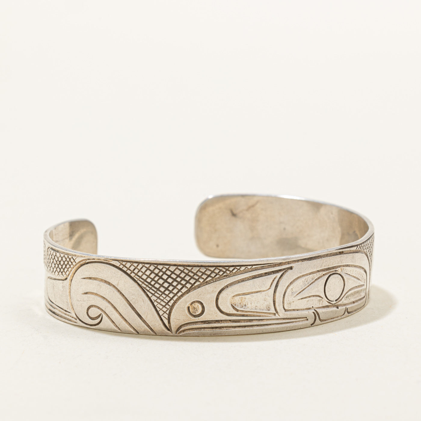 'Paddy Seaweed' Sterling Silver Indigenous Carved Bird Cuff | 6"