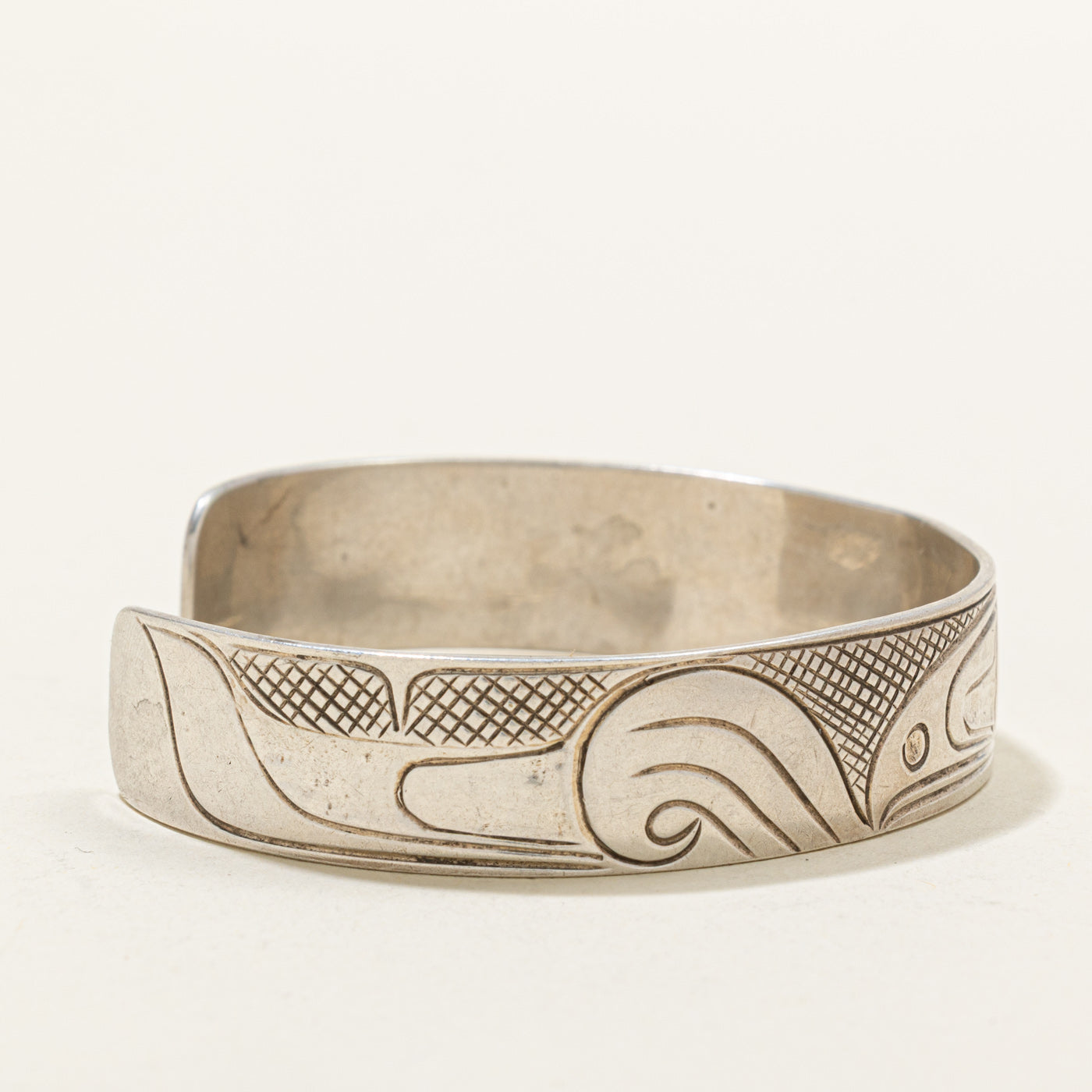 'Paddy Seaweed' Sterling Silver Indigenous Carved Bird Cuff | 6"