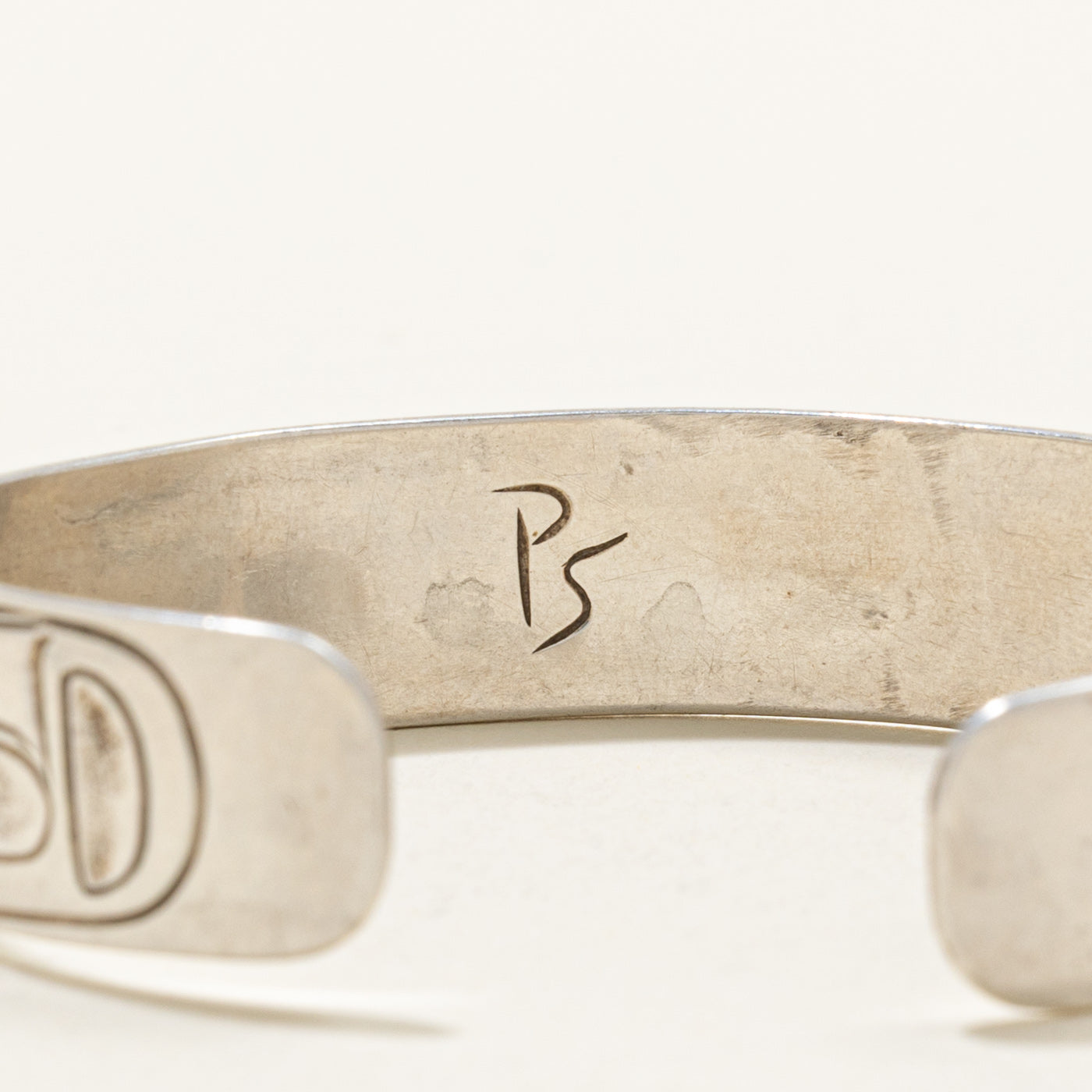 'Paddy Seaweed' Sterling Silver Indigenous Carved Bird Cuff | 6"