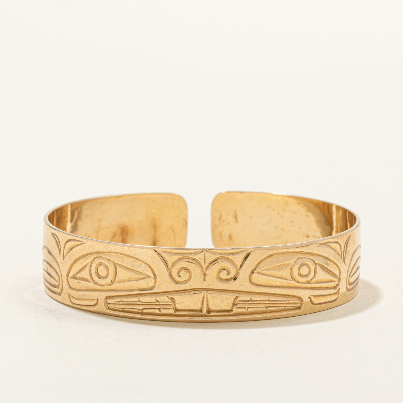 14K Yellow Gold Indigenous Carved Beaver Cuff | 6.5"