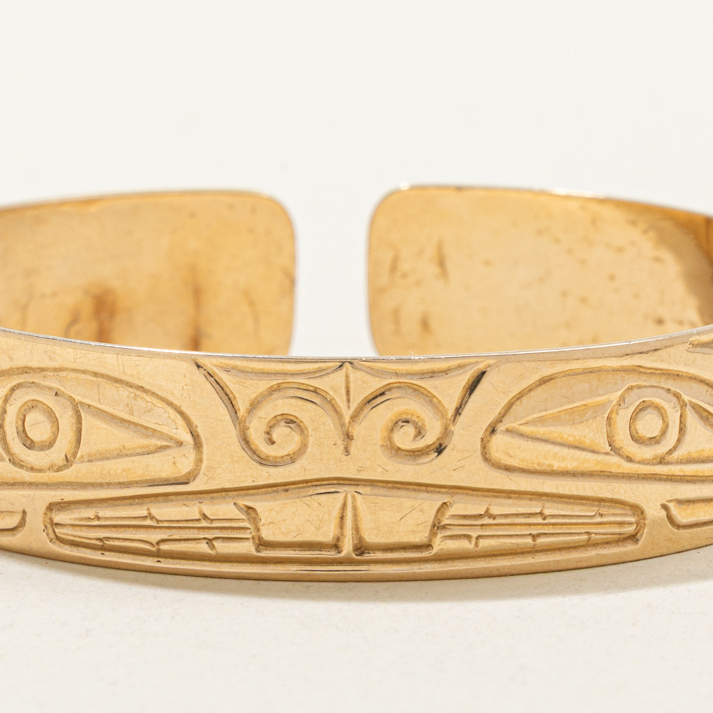 14K Yellow Gold Indigenous Carved Beaver Cuff | 6.5"