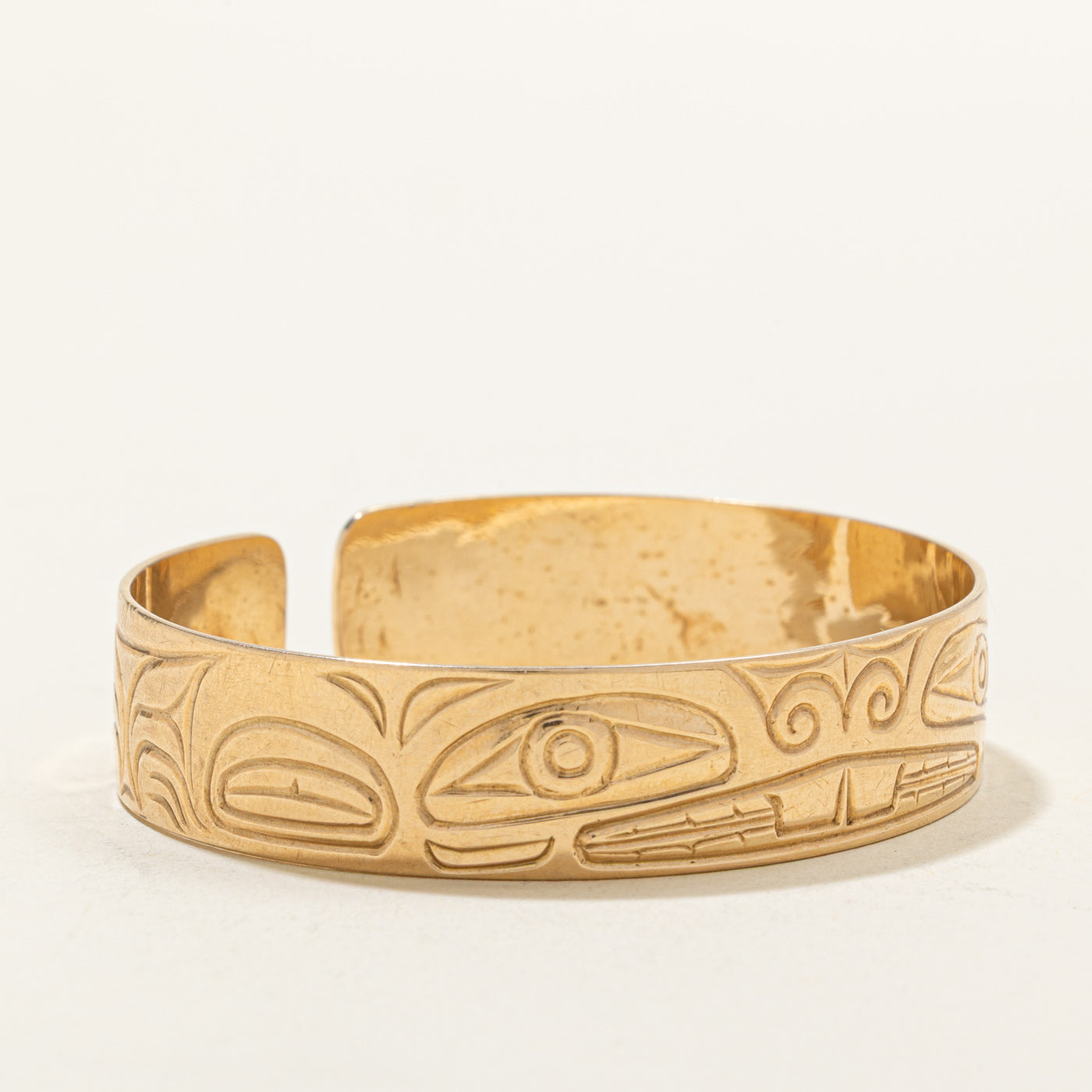 14K Yellow Gold Indigenous Carved Beaver Cuff | 6.5"