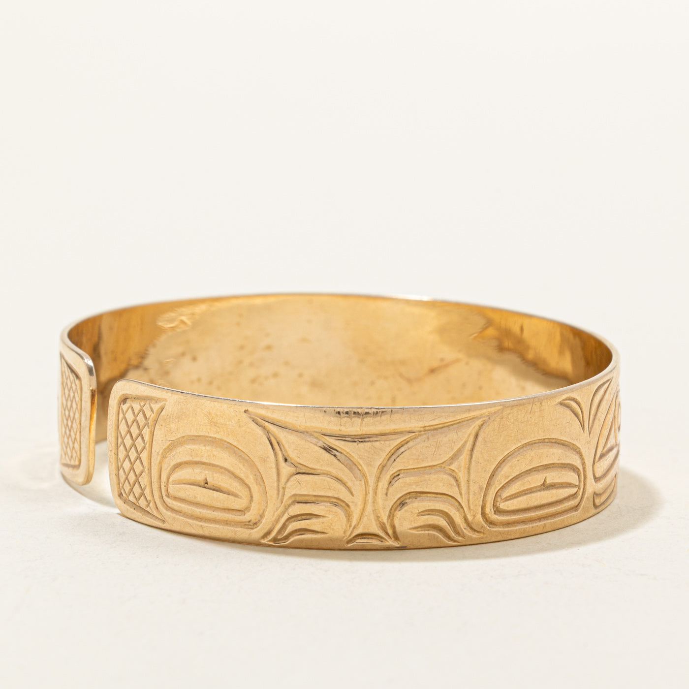 14K Yellow Gold Indigenous Carved Beaver Cuff | 6.5"