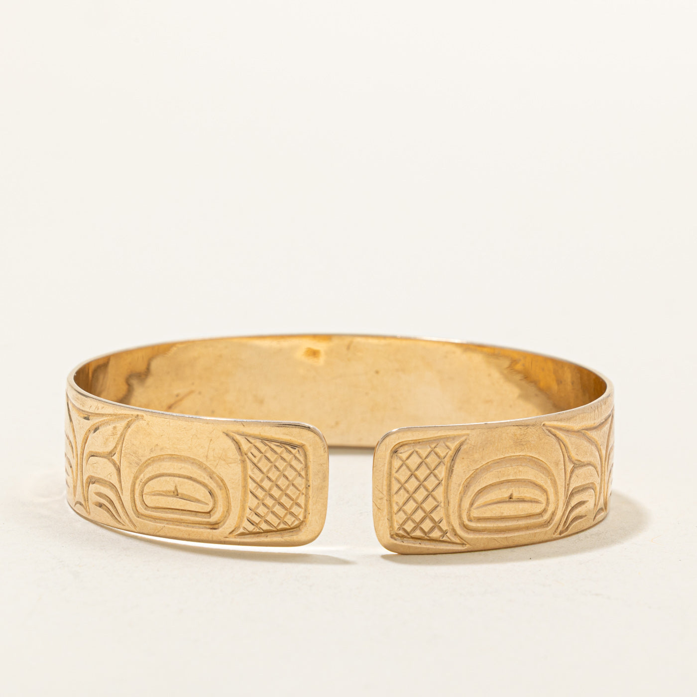 14K Yellow Gold Indigenous Carved Beaver Cuff | 6.5"