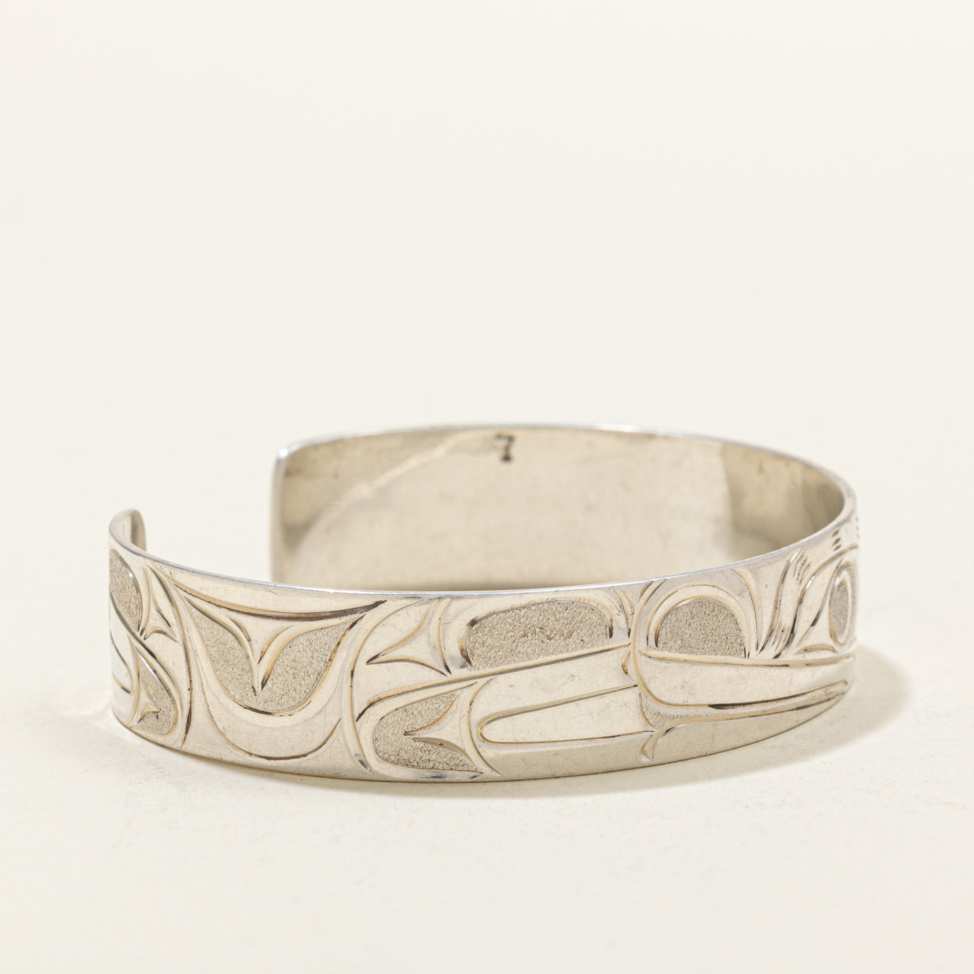 'Joe Descoteaux' Sterling Silver Indigenous Carved Frog Cuff | 6"