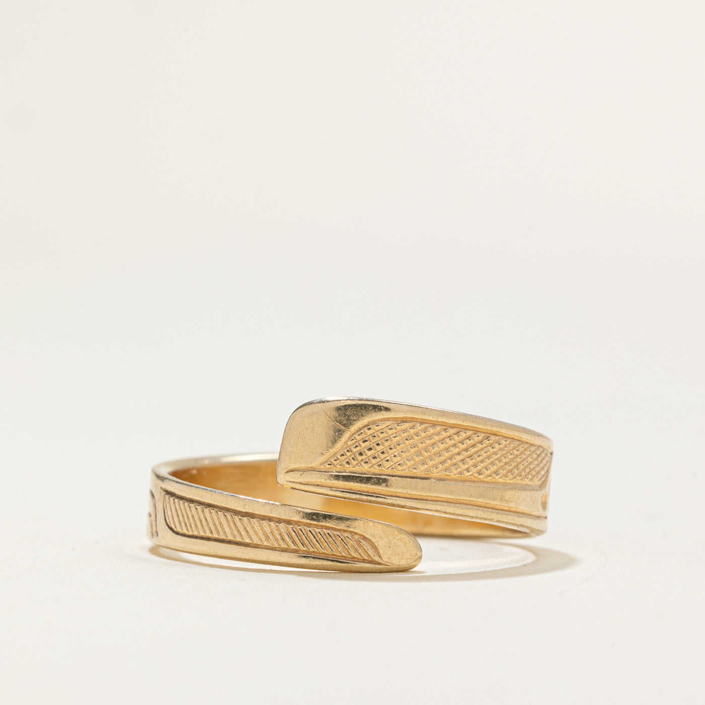 'Bill Helin' 14k Yellow Gold Indigenous Carved Hummingbird Ring | SZ 9.0