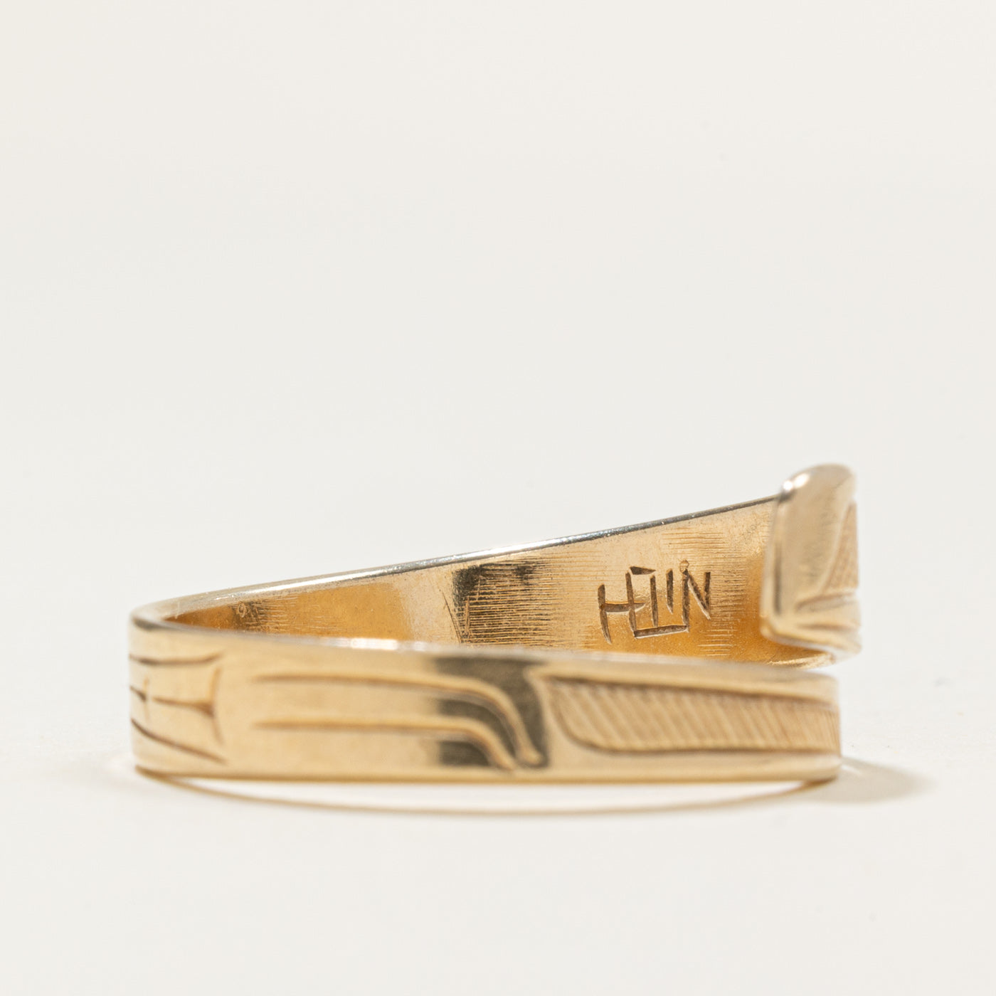 'Bill Helin' 14k Yellow Gold Indigenous Carved Hummingbird Ring | SZ 9.0