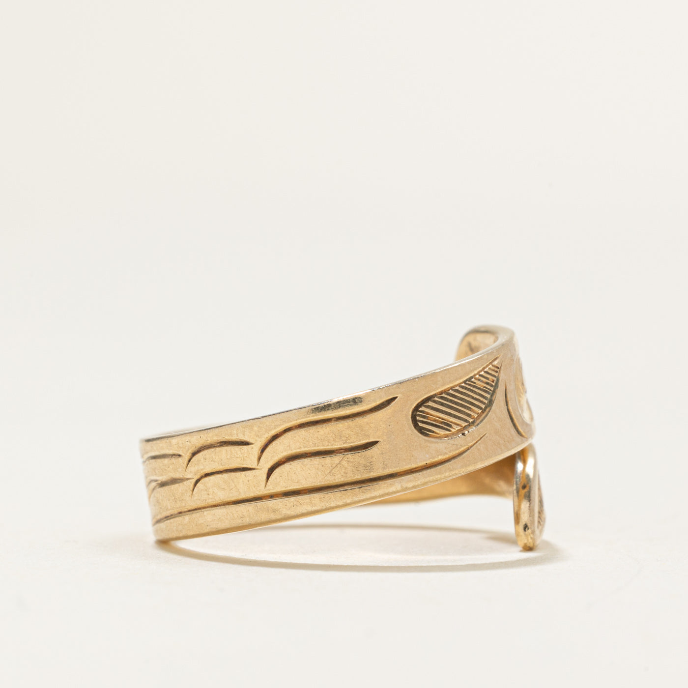 'Bill Helin' 14k Yellow Gold Indigenous Carved Raven Bypass Ring | SZ 6.5
