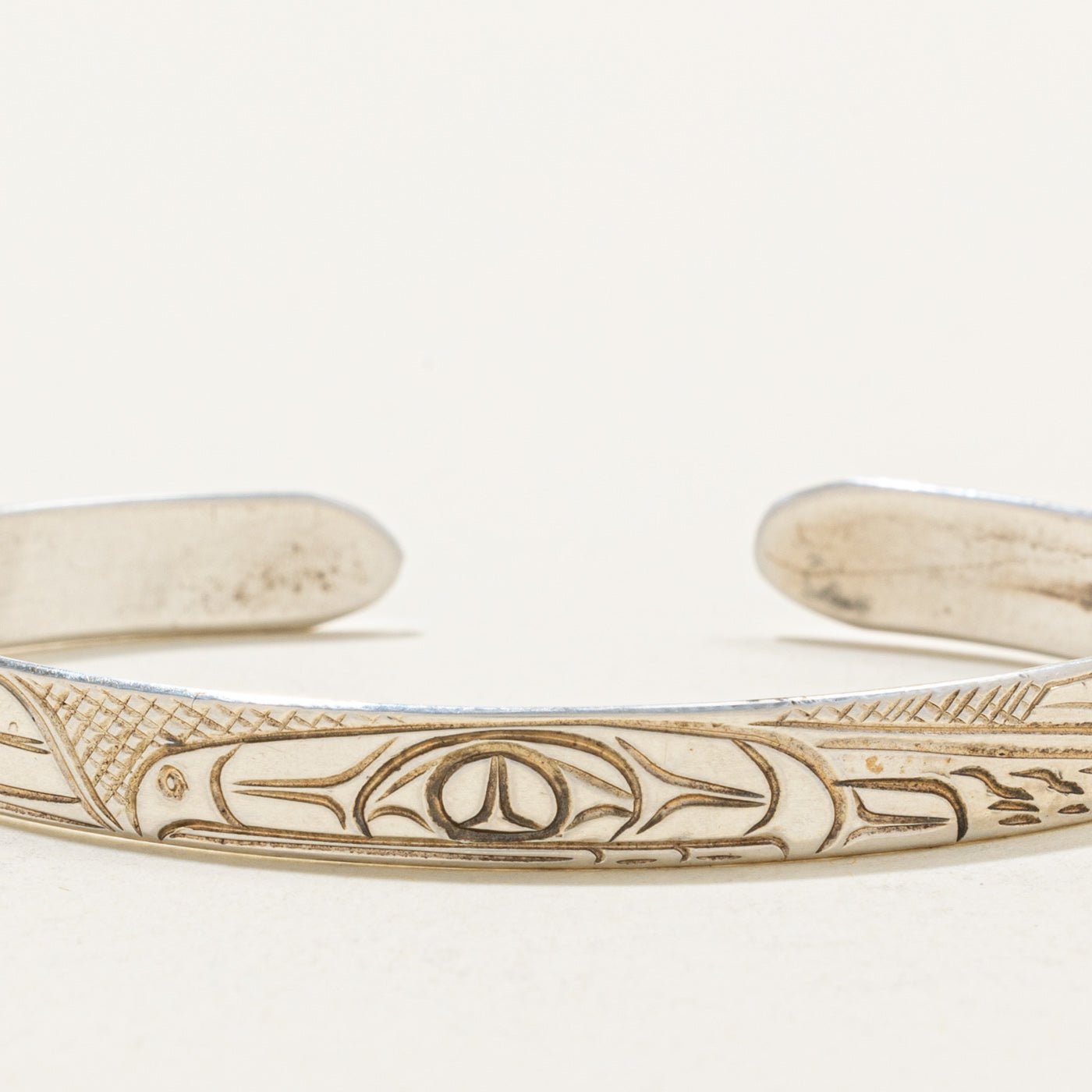 'Randy Wisla' Sterling Silver Indigenous Carved Salmon & Stars Cuff | 6"