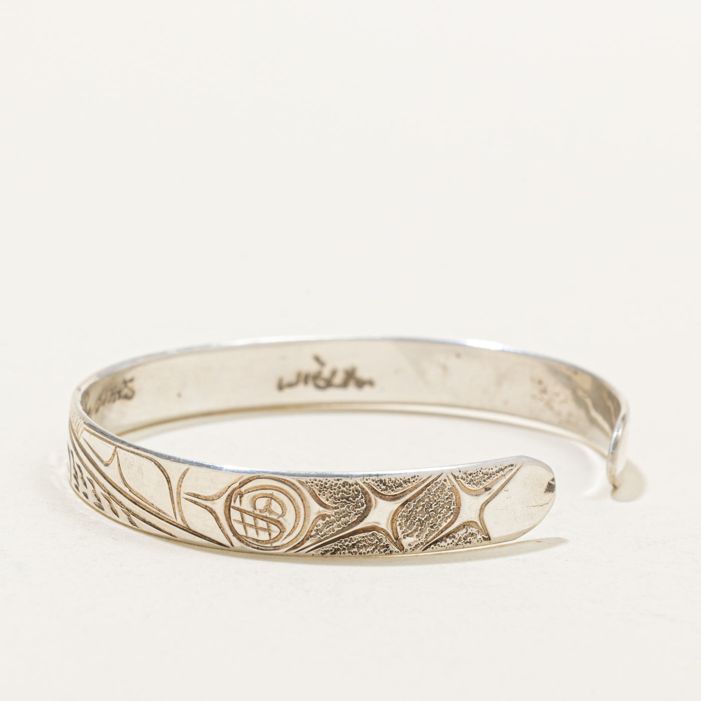 'Randy Wisla' Sterling Silver Indigenous Carved Salmon & Stars Cuff | 6"