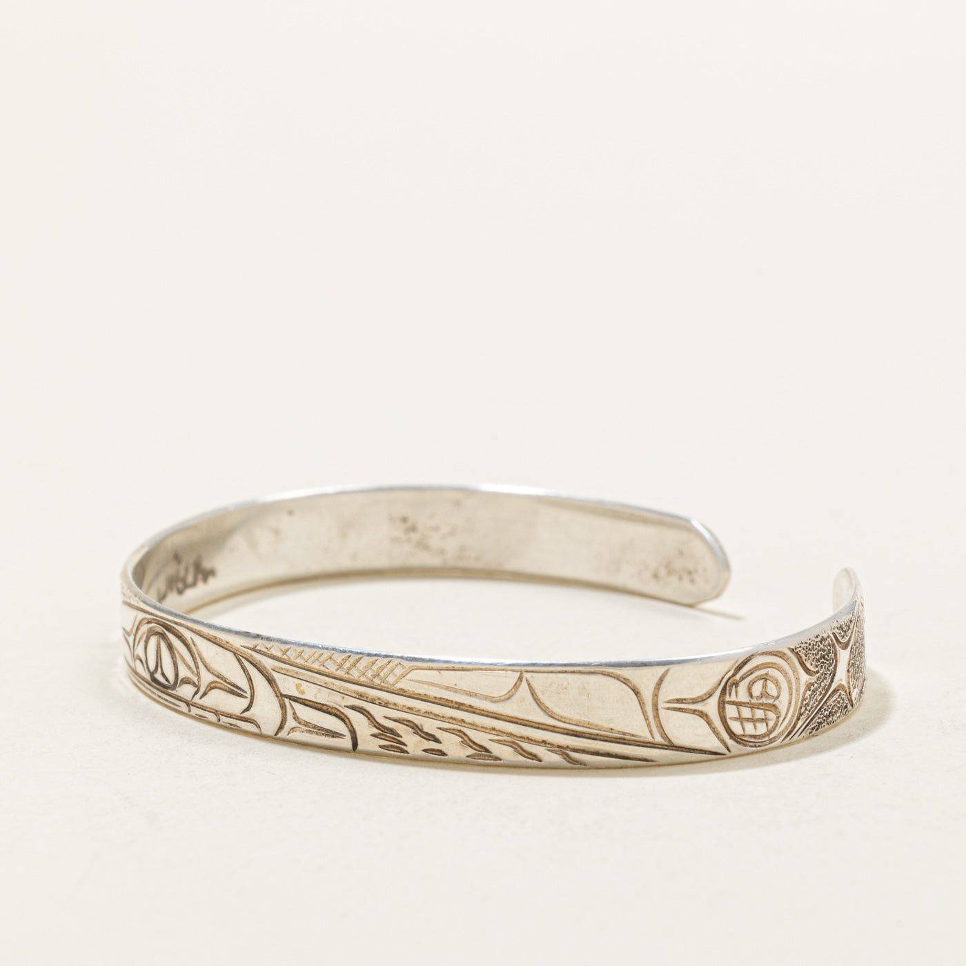 'Randy Wisla' Sterling Silver Indigenous Carved Salmon & Stars Cuff | 6"