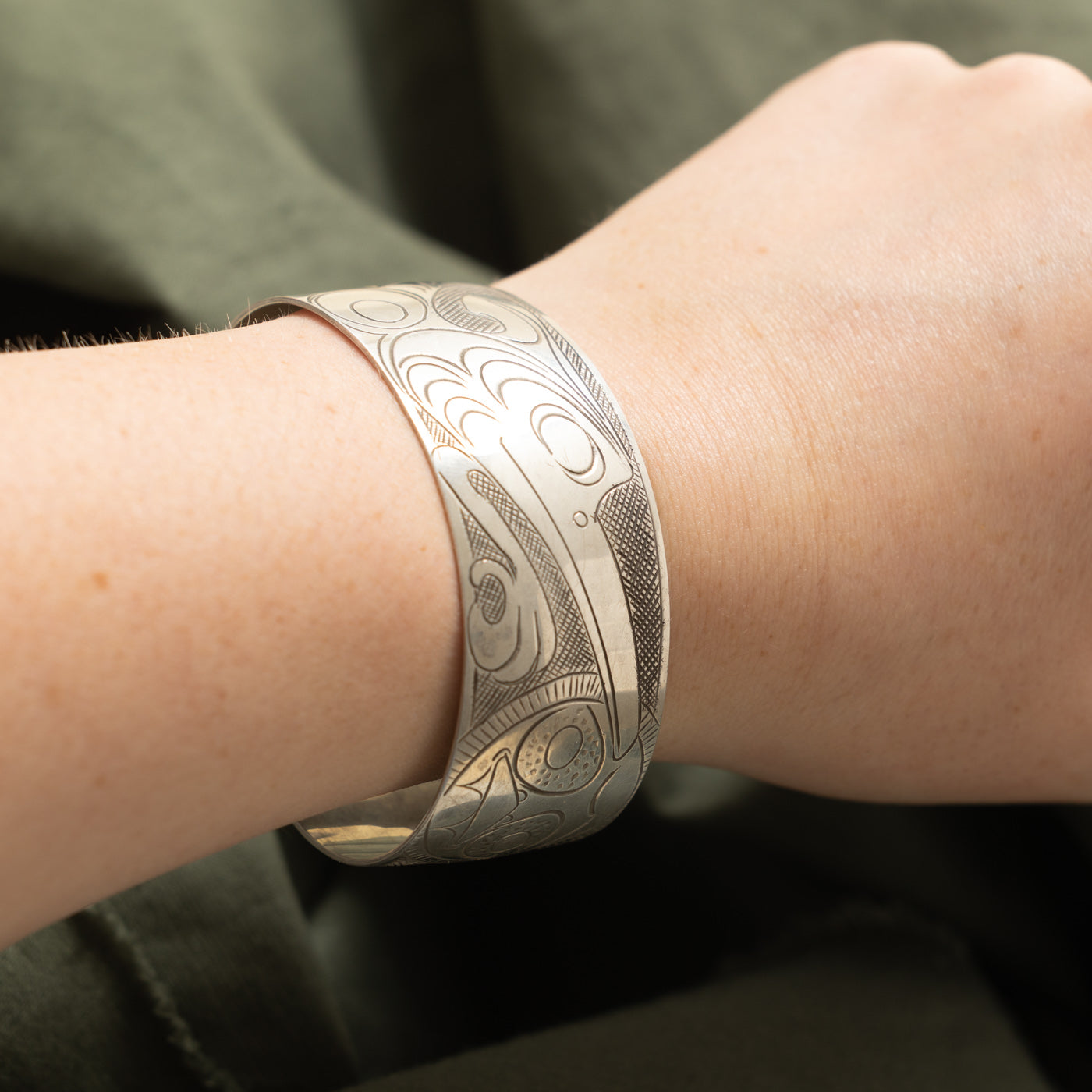 'Stuart Pagaduan' Sterling Silver Indigenous Carved Bird Cuff | 6"