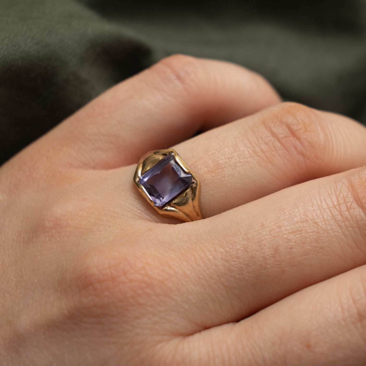 10k Synthetic Sapphire Grooved Tapered Ring | 2.00ct | SZ 6