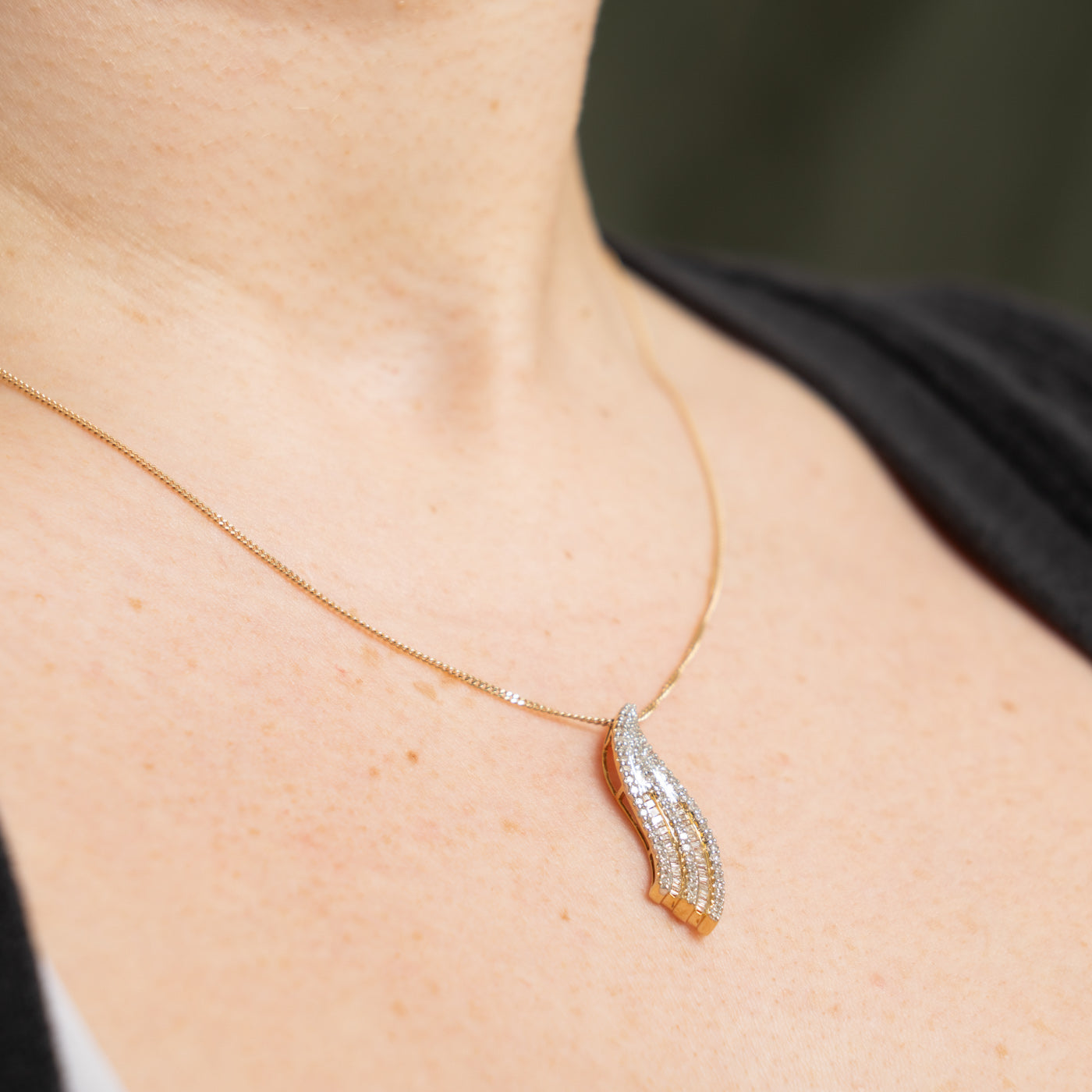 10k Diamond Wave Pendant | 0.18ctw