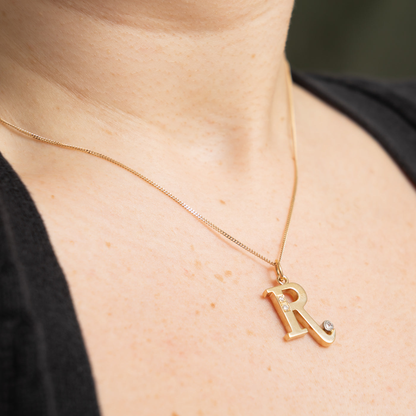 15k Diamond "R" Initial Pendant | 0.16ctw