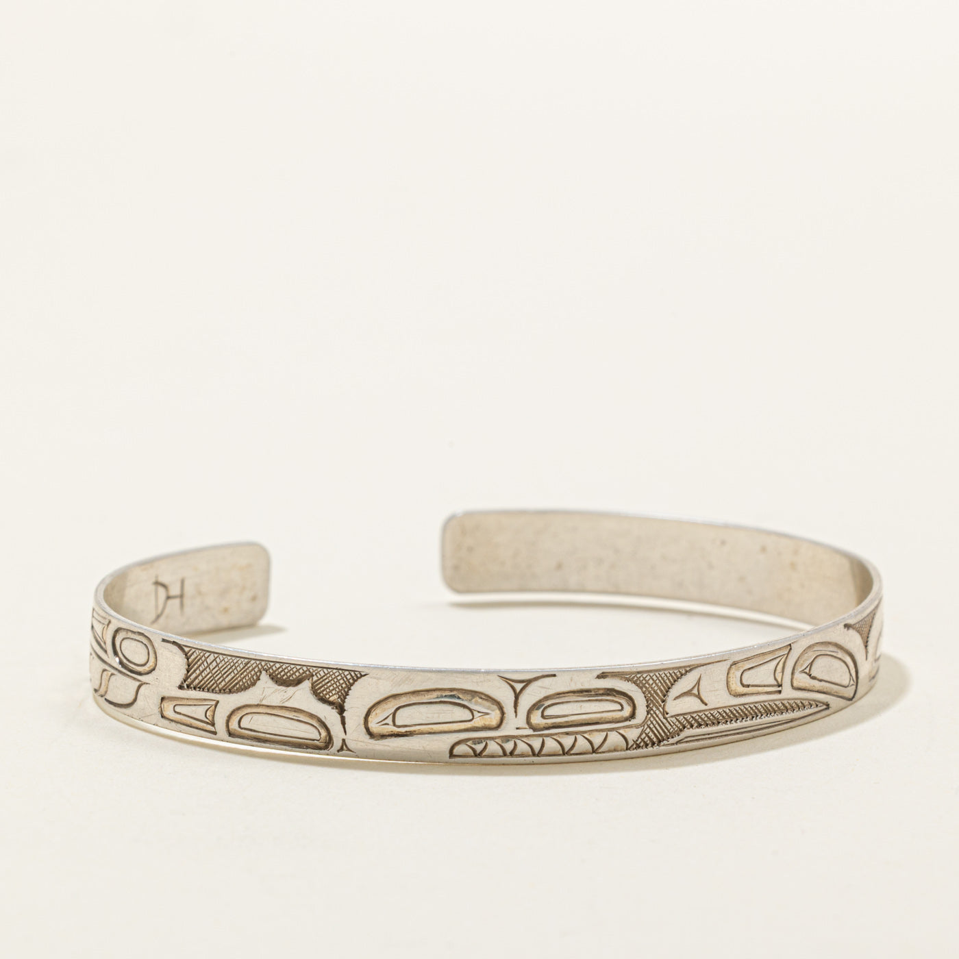'Ding Hutchingson' Sterling Silver Indigenous Carved Orca & Raven Split Design Cuff | 6"