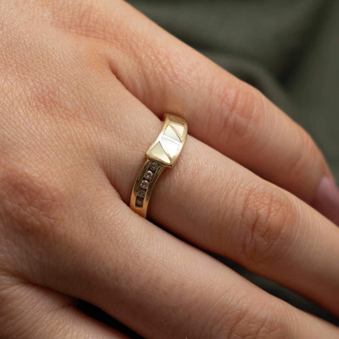 14k Mother of Pearl Inlay & Diamond Ring | 0.15ctw, 0.10ctw | SZ 7.25