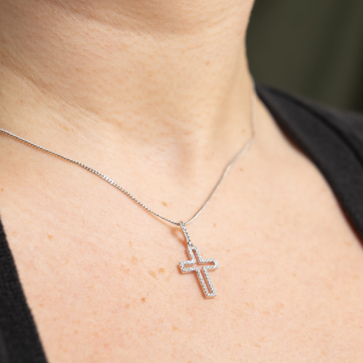 18k Pavé Set Diamond Cross Pendant | 0.05ctw