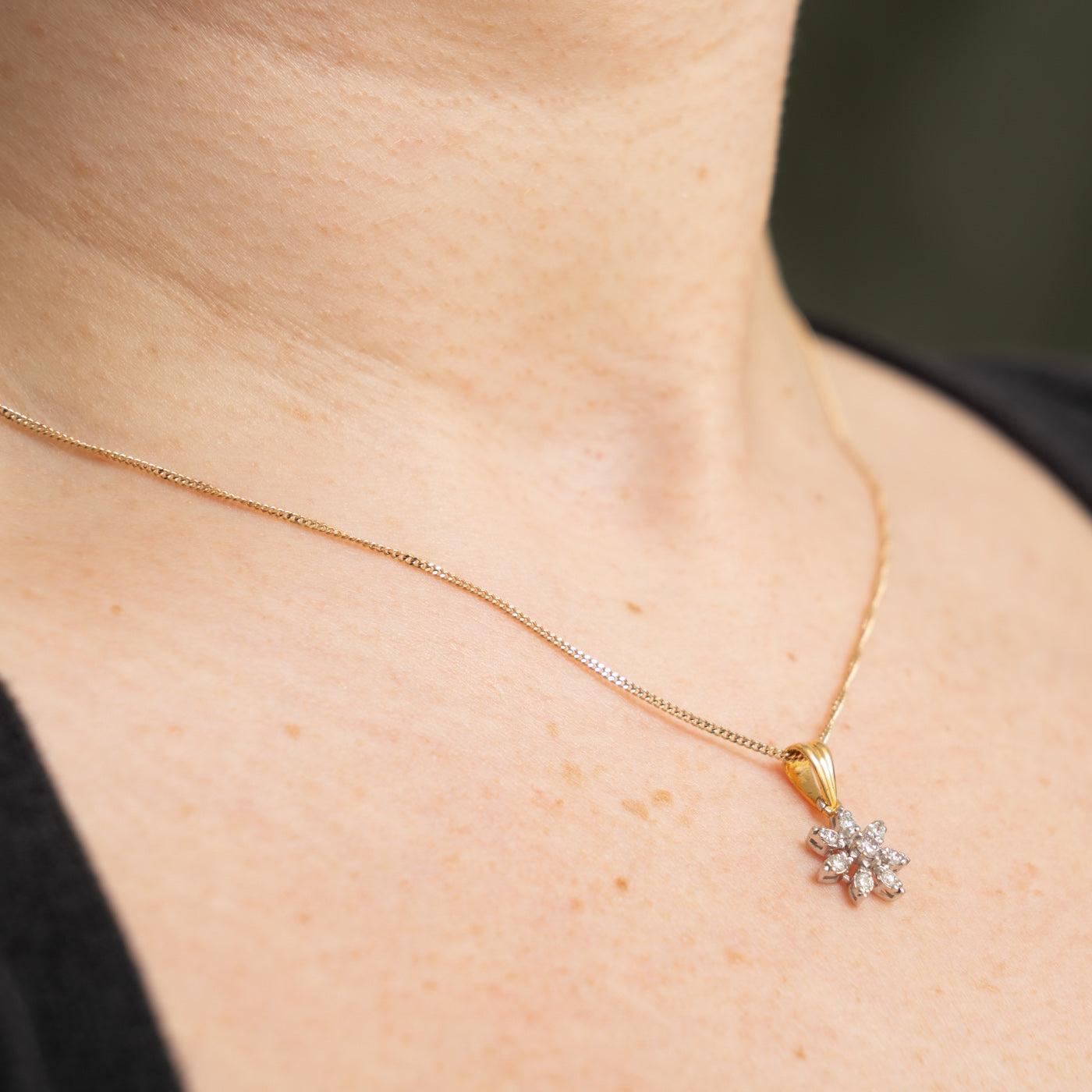 21k Diamond Floral Cluster Pendant | 0.26ctw