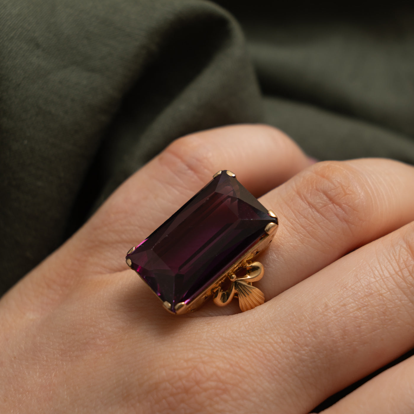 18k Synthetic Sapphire Cocktail Ring | 25.00ct | SZ 6.75