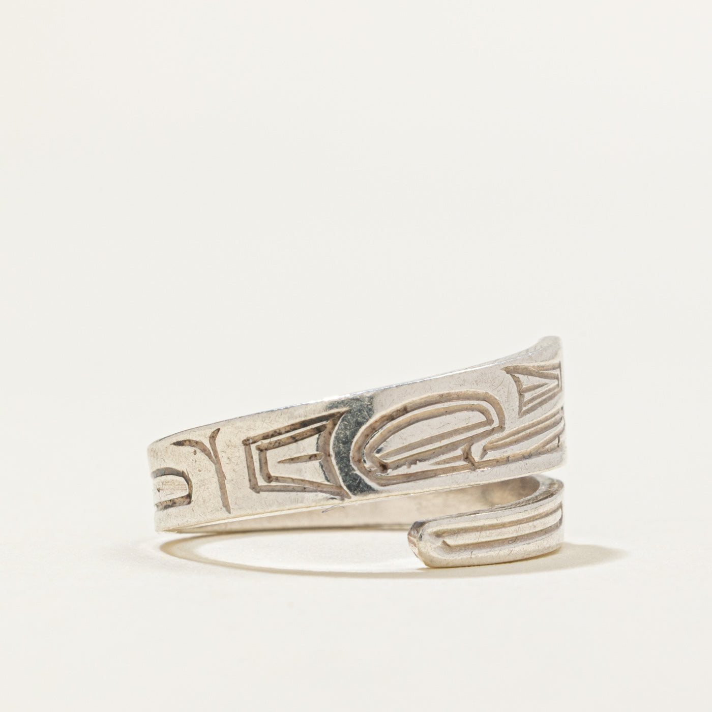 Sterling Silver Indigenous Carved Raven Bypass Ring | SZ 2.75