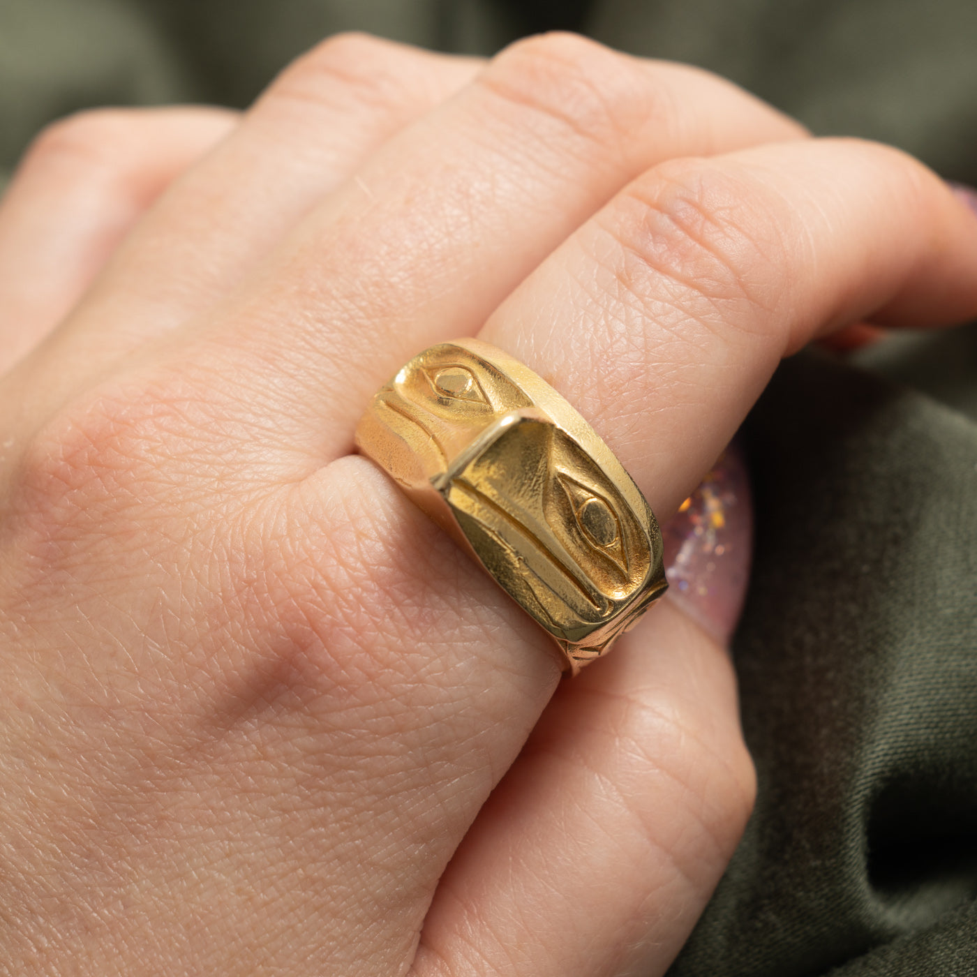 18k Yellow Gold Indigenous Carved Raven Ring | SZ 12.75