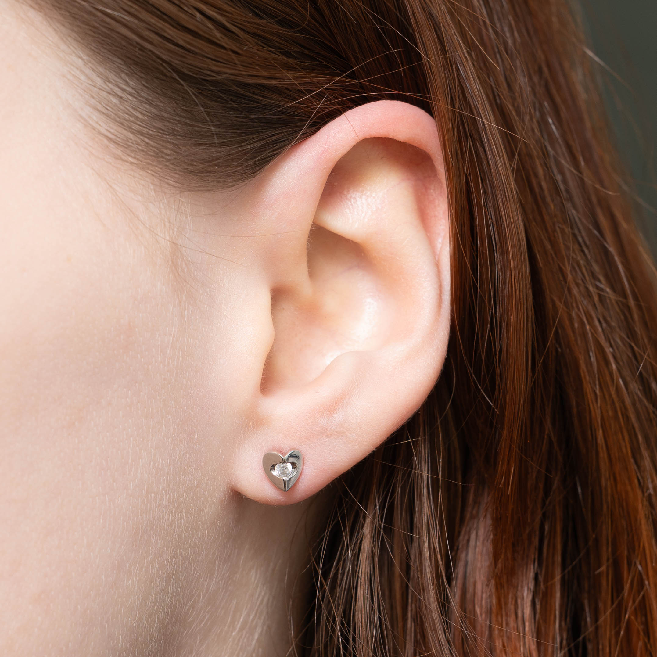 10k White Gold Diamond Heart Stud Earrings