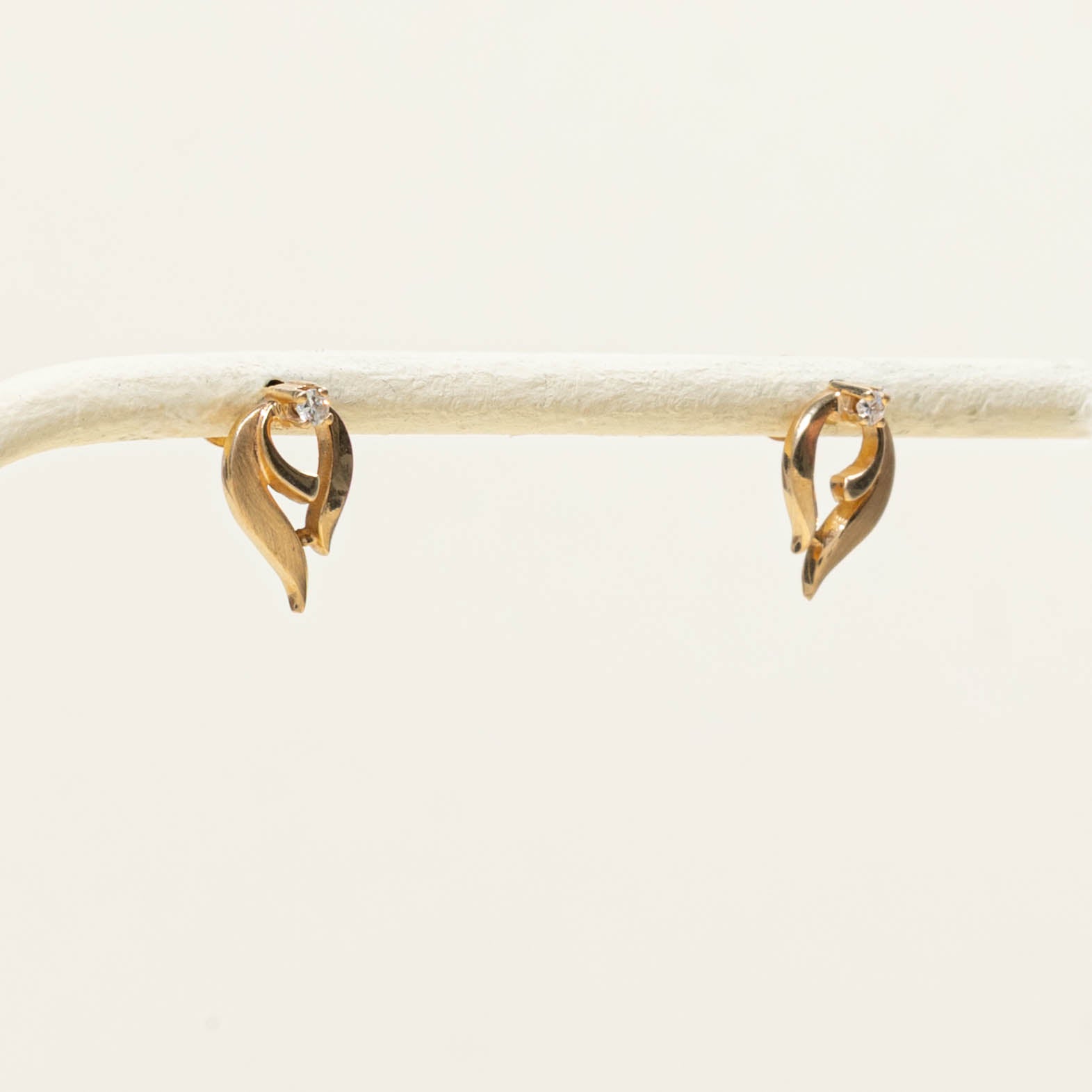 14k Round Brilliant Cut Diamond Abstract Stud Earrings