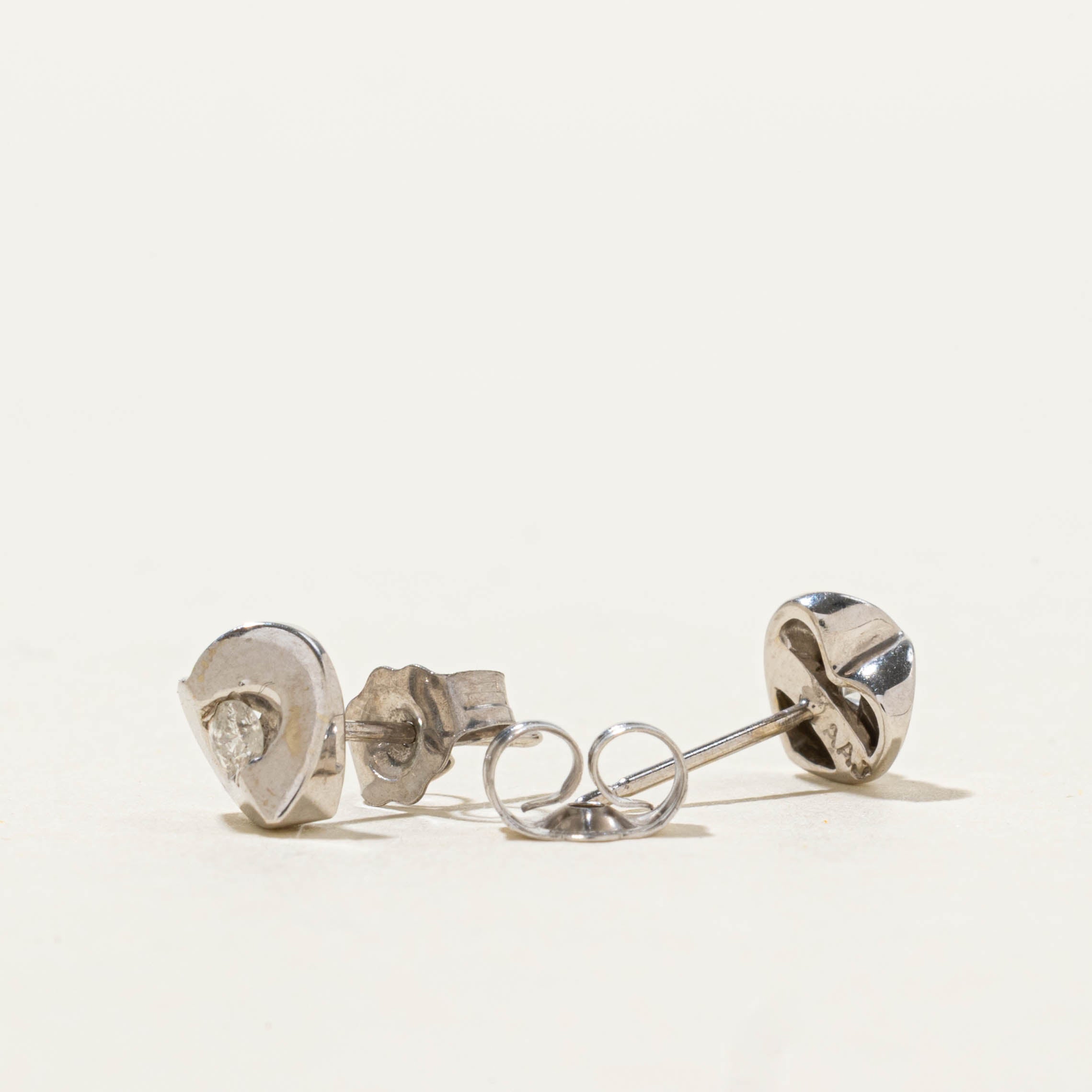10k White Gold Diamond Heart Stud Earrings