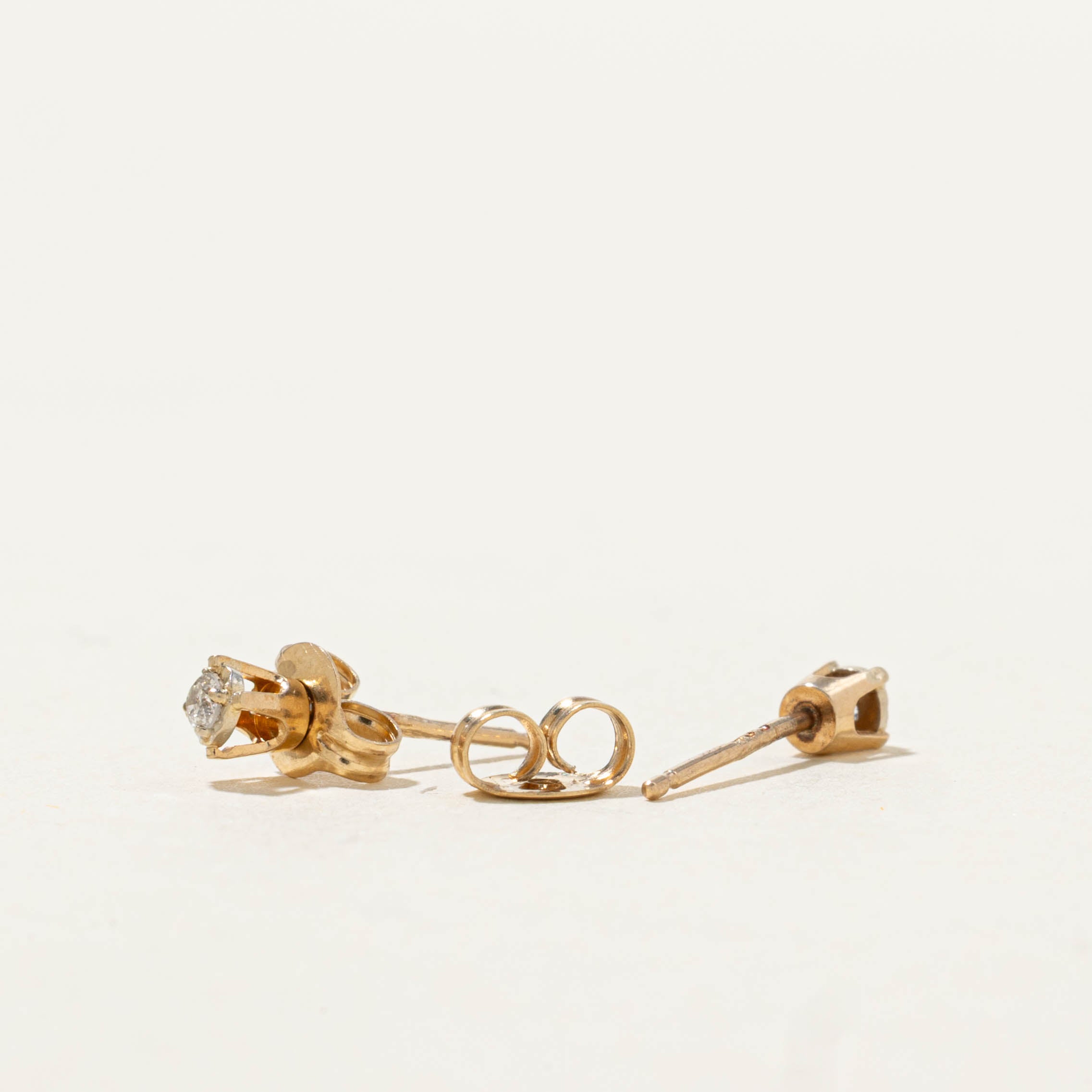 10k Round Brilliant Cut Diamond Stud Earrings