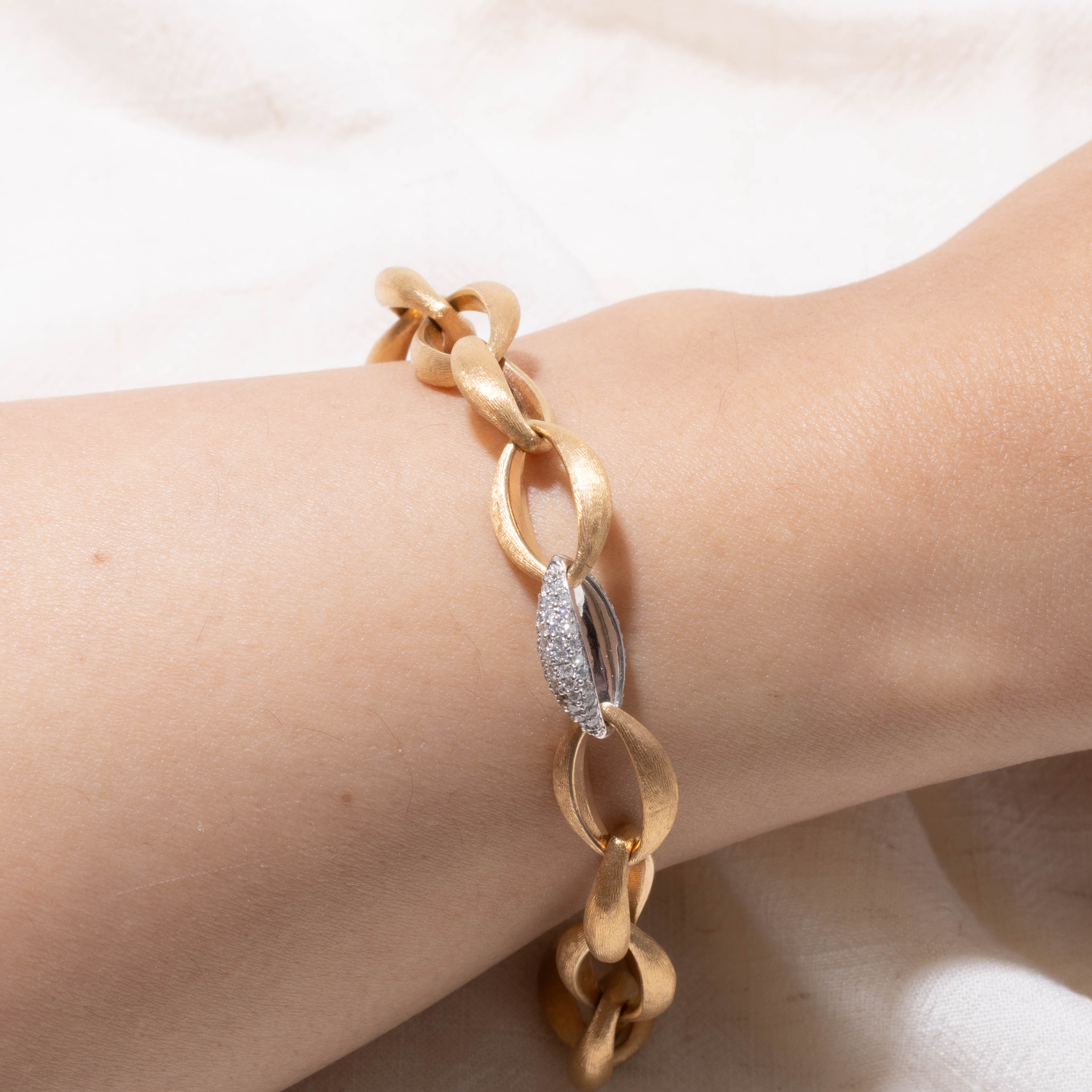 18k Diamond Textured Oval Bracelet | 0.16ctw | 7"