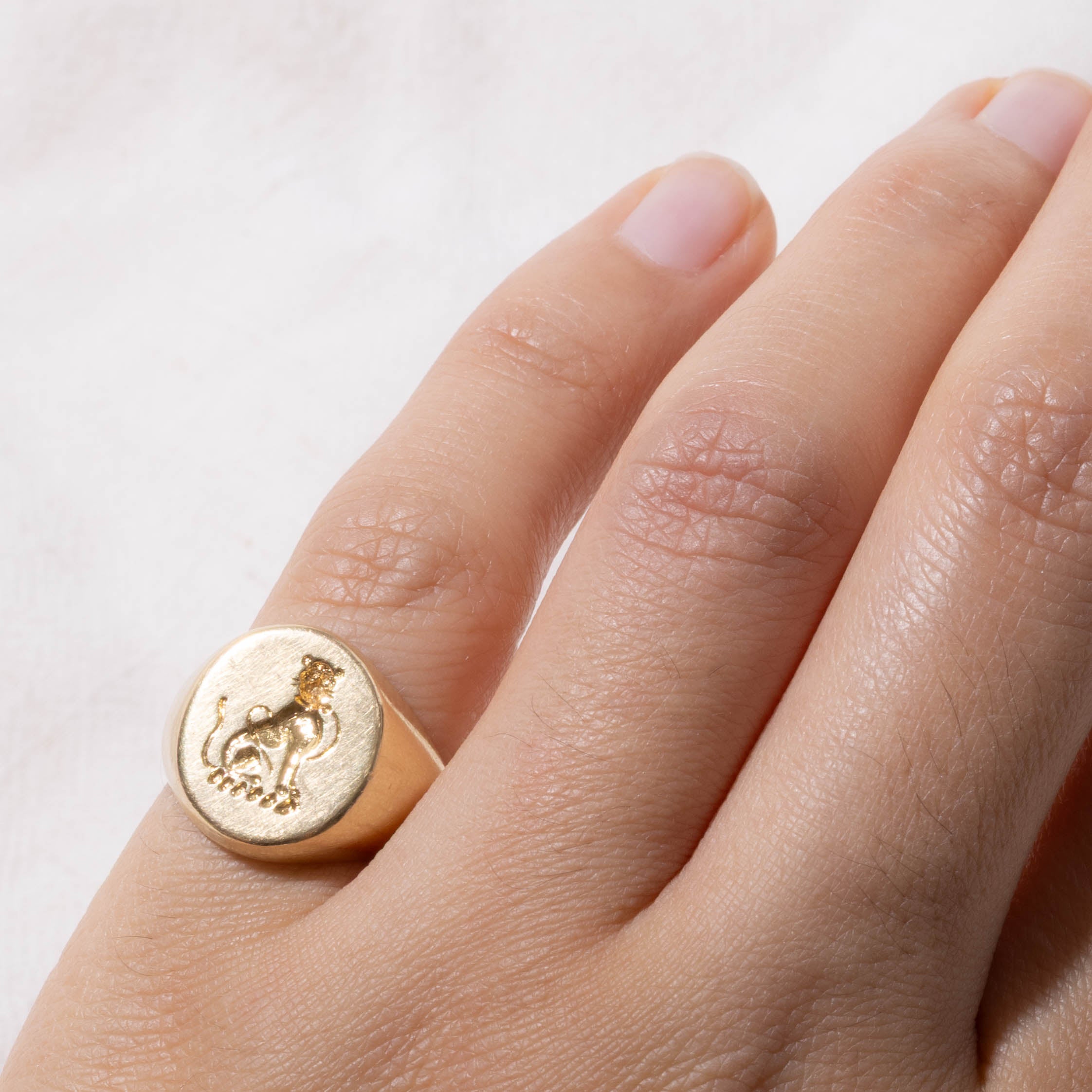 18k Lion Intaglio Signet Ring | SZ 4.25
