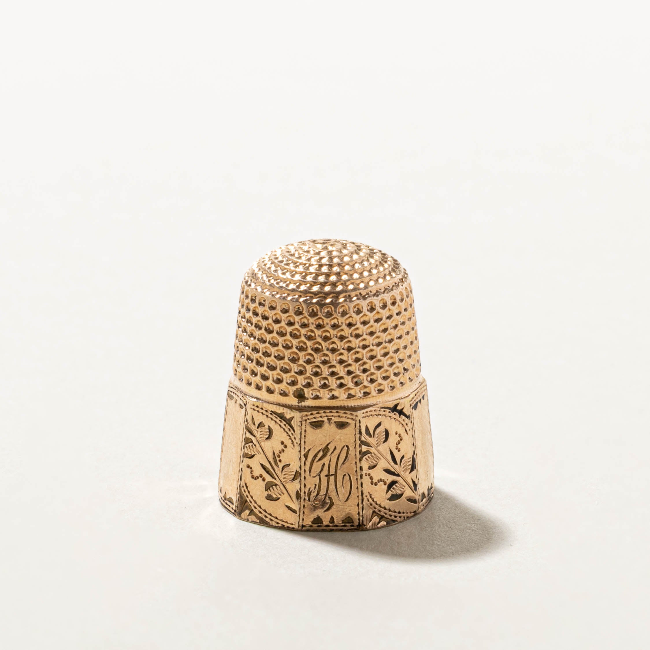 Psuedo Hallmarked 10k Engraved Thimble
