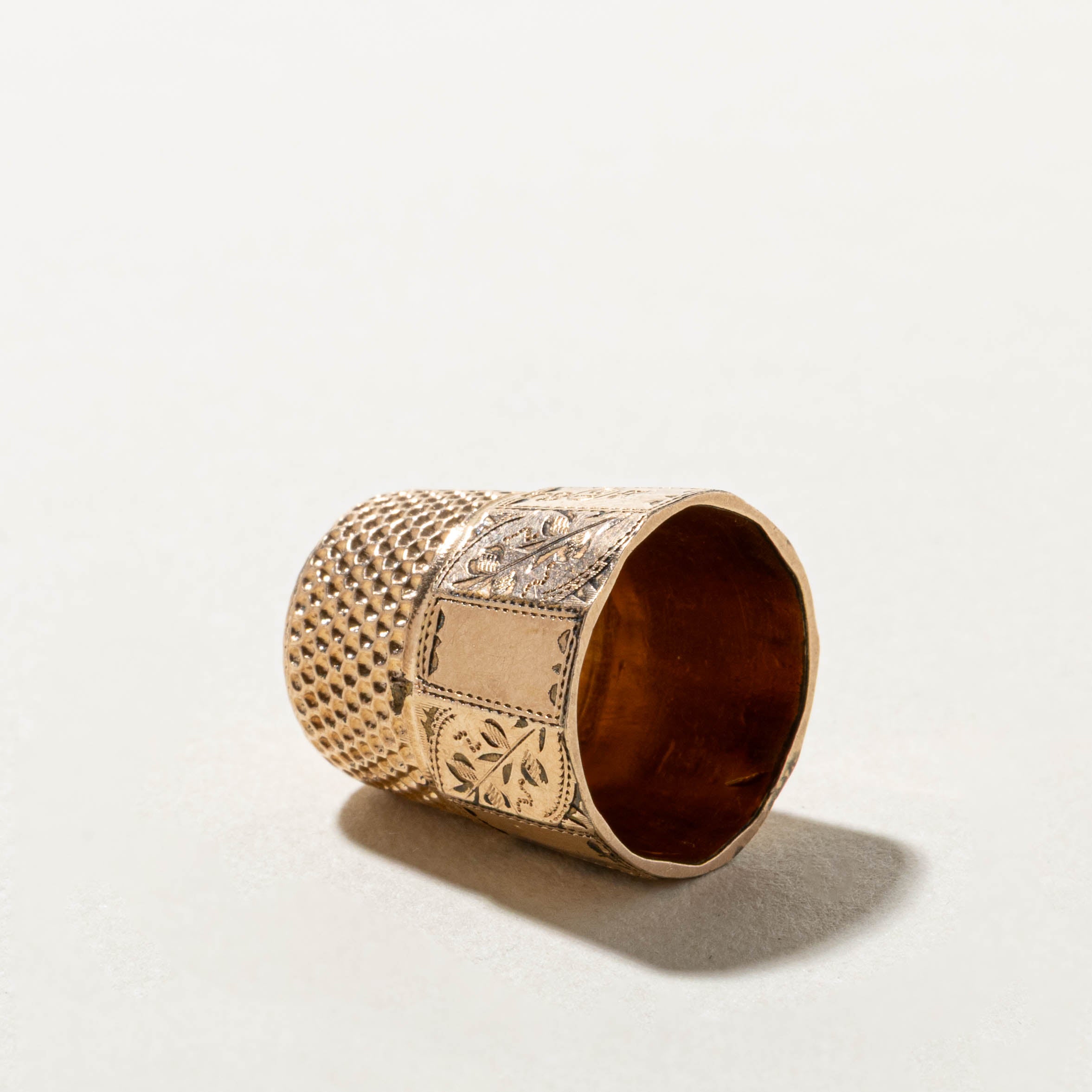 Psuedo Hallmarked 10k Engraved Thimble