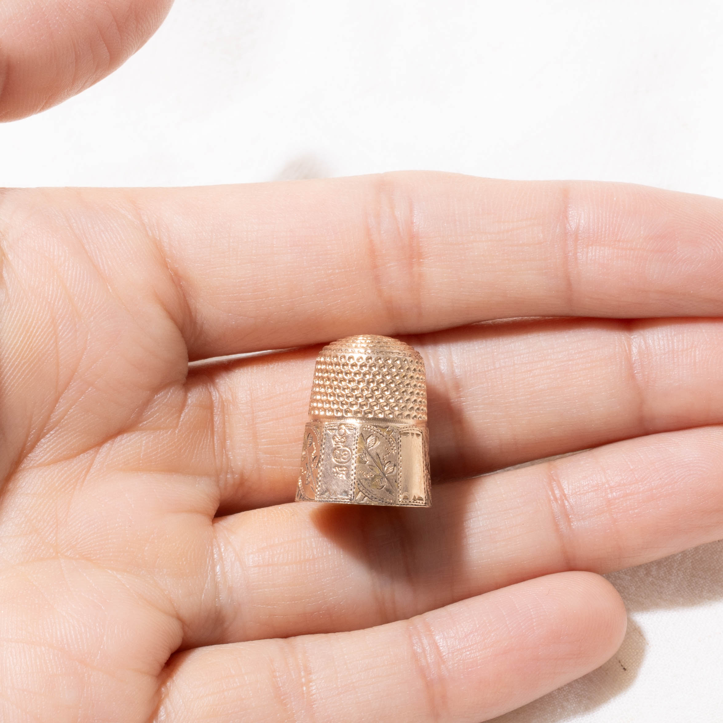 Psuedo Hallmarked 10k Engraved Thimble