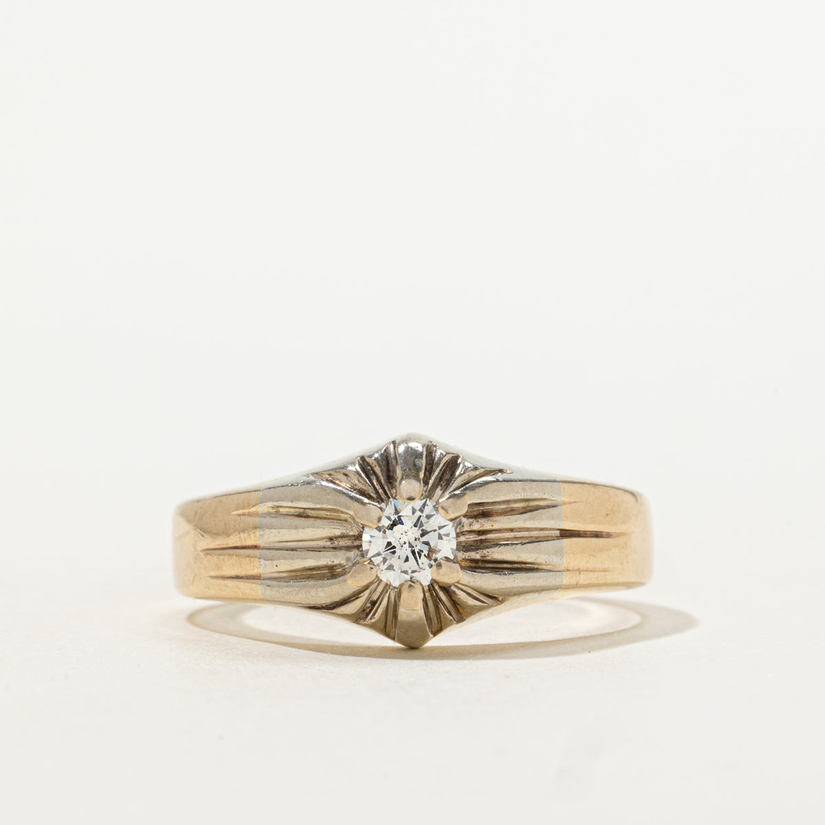 Two Tone Belcher Set Diamond Grooved Ring | 0.25ct | SZ 10.5