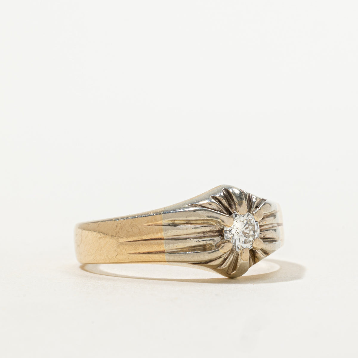 Two Tone Belcher Set Diamond Grooved Ring | 0.25ct | SZ 10.5